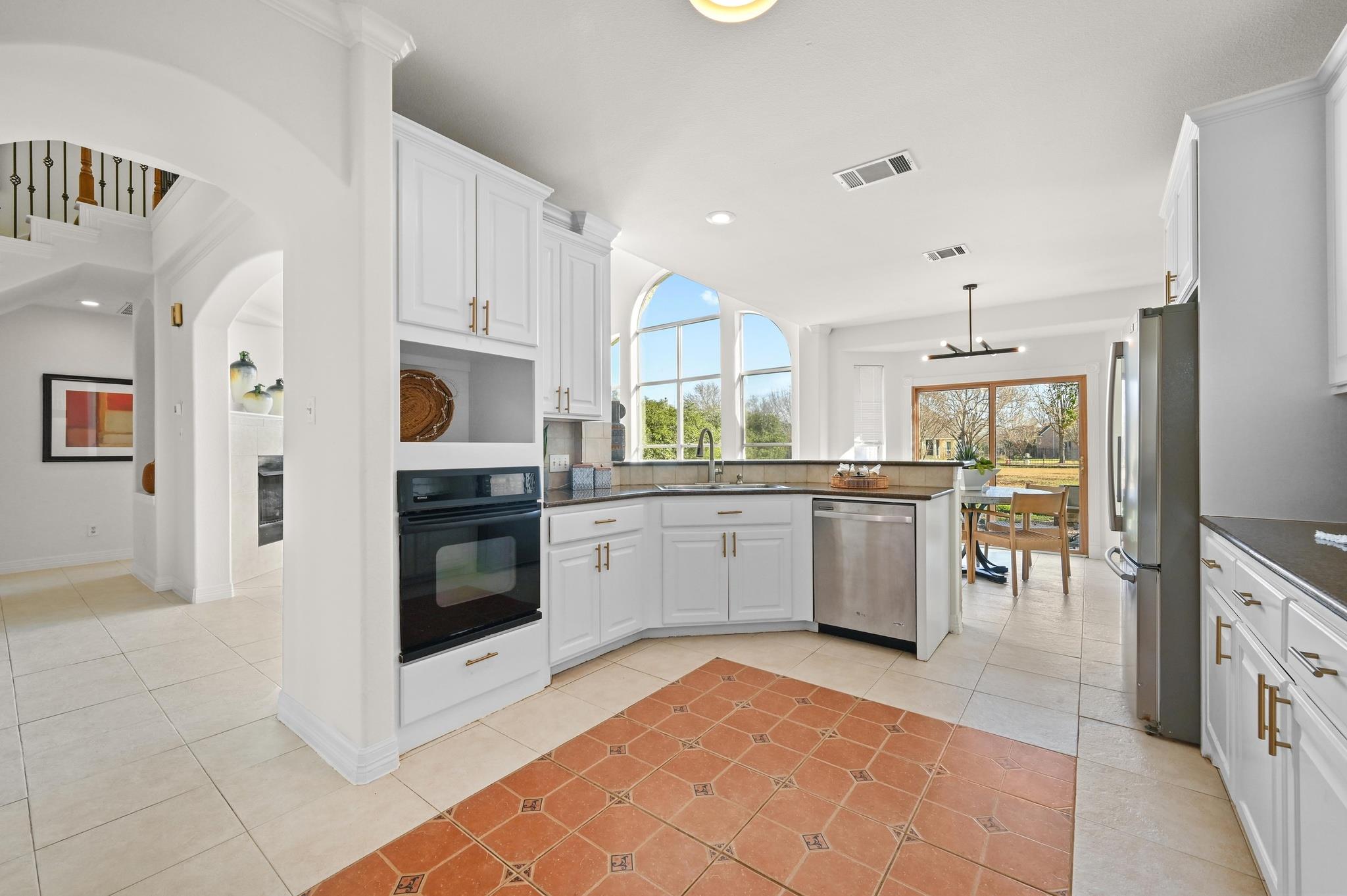 25 Lovegrass Ln, Austin, TX 78745