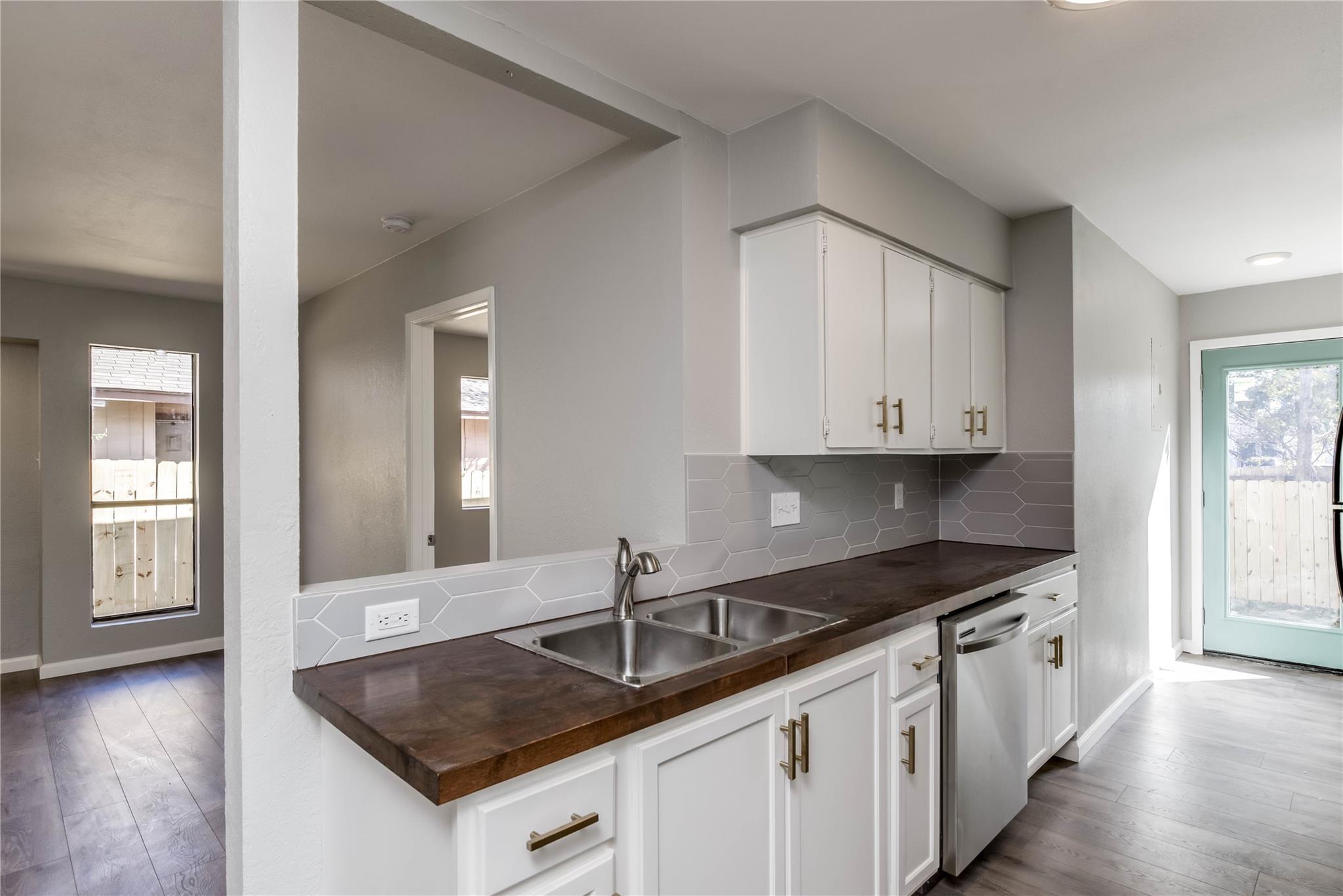 913 Chisholm Cv, Round Rock, TX 78681