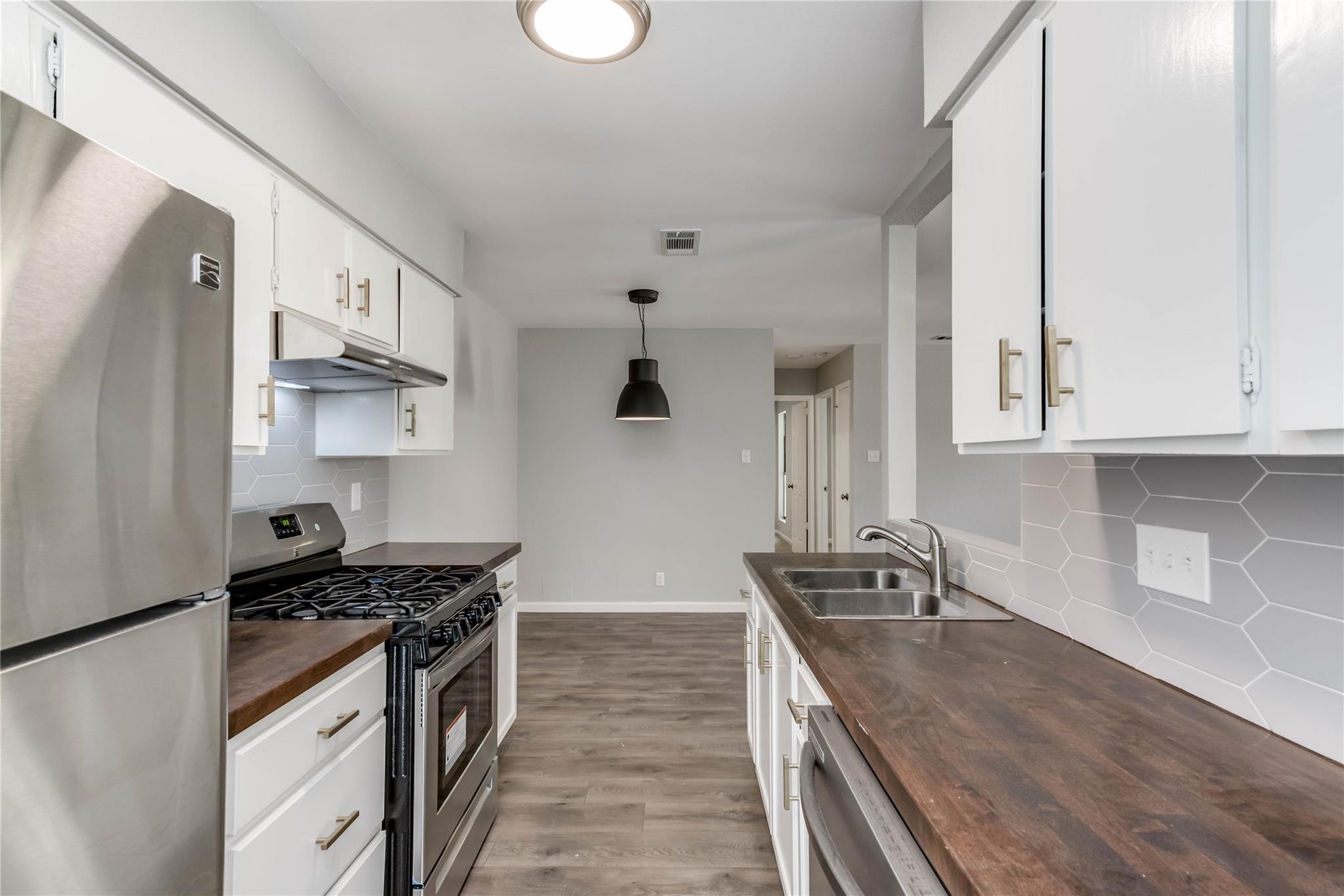 913 Chisholm Cv, Round Rock, TX 78681