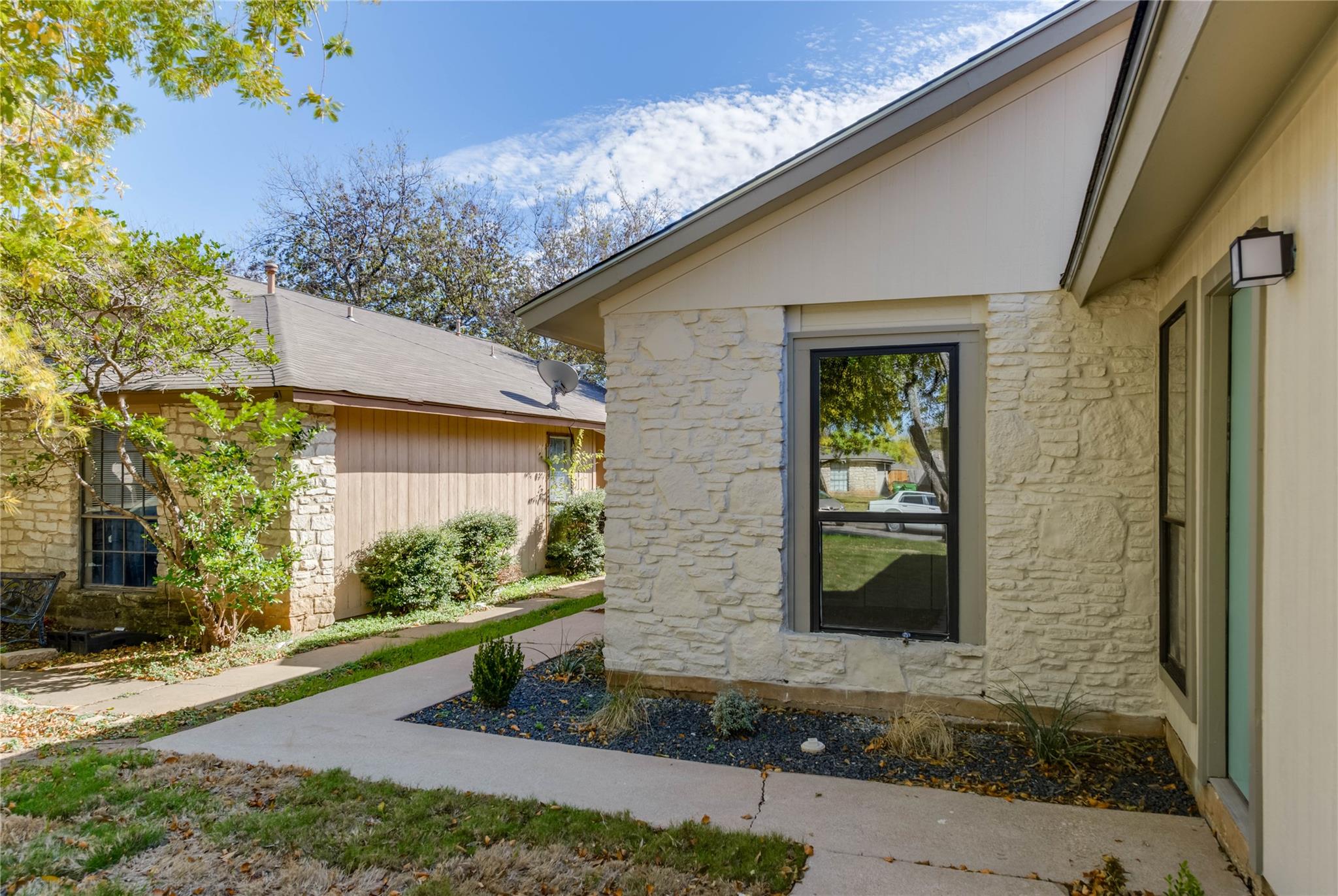 913 Chisholm Cv, Round Rock, TX 78681