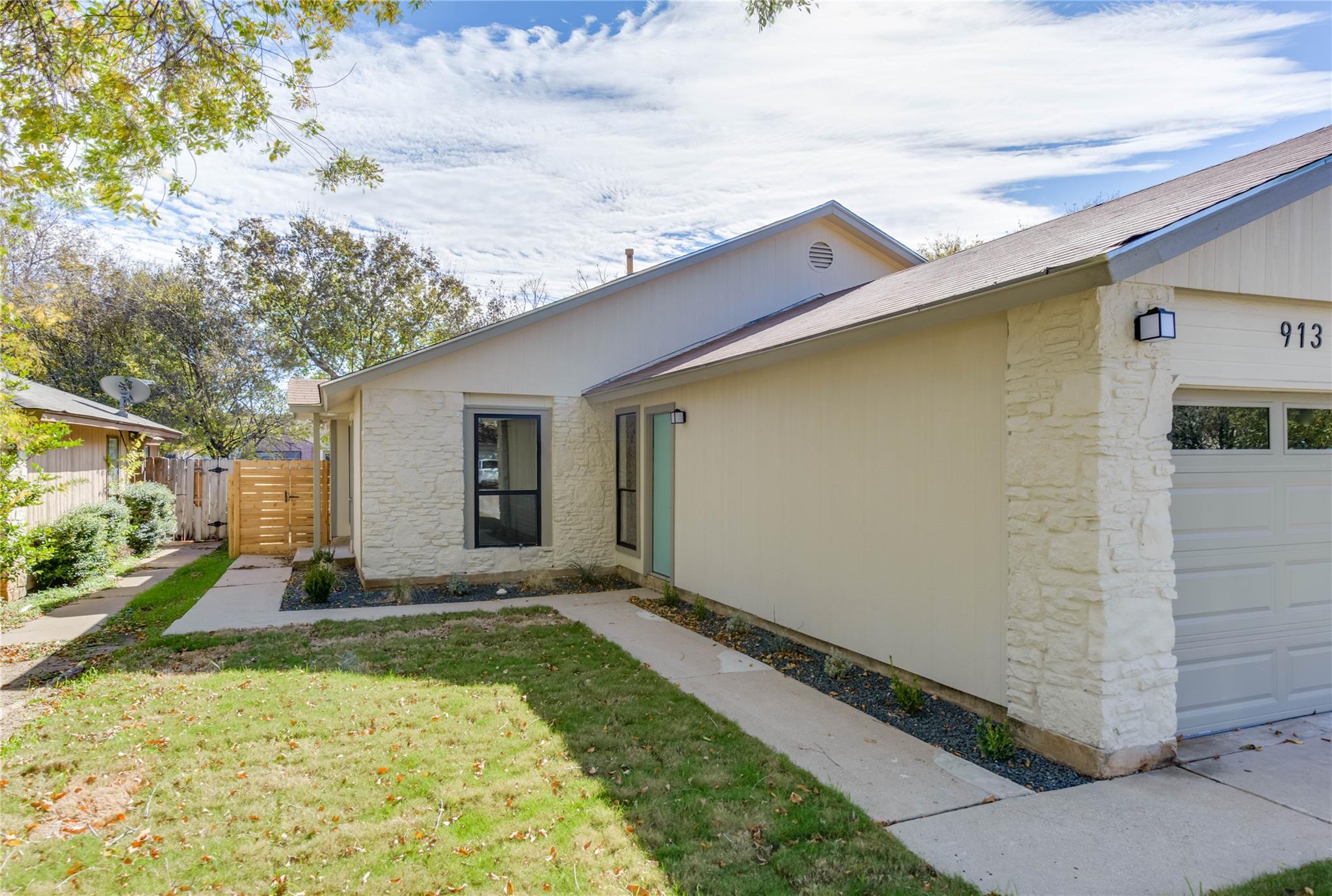 913 Chisholm Cv, Round Rock, TX 78681