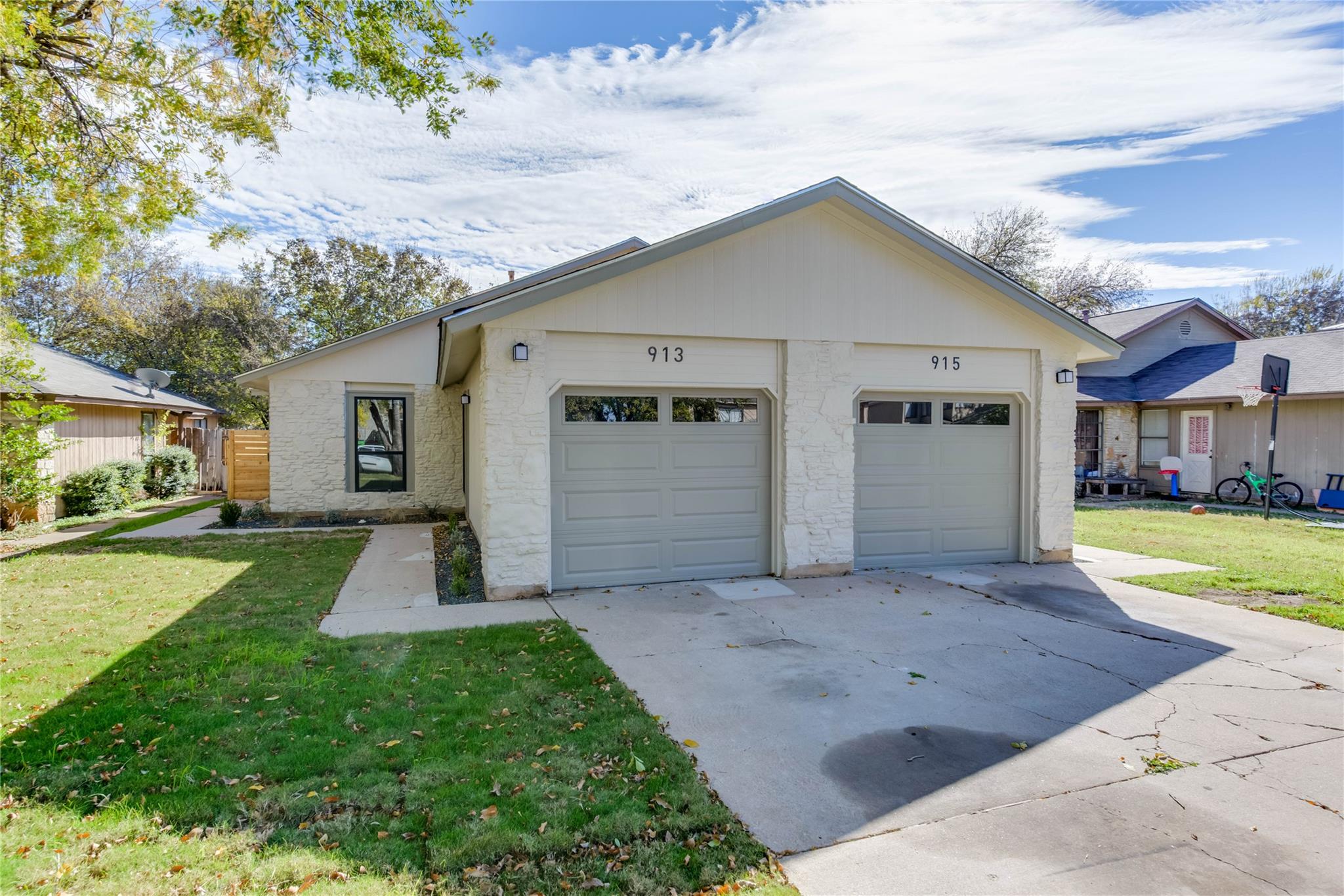 913 Chisholm Cv, Round Rock, TX 78681