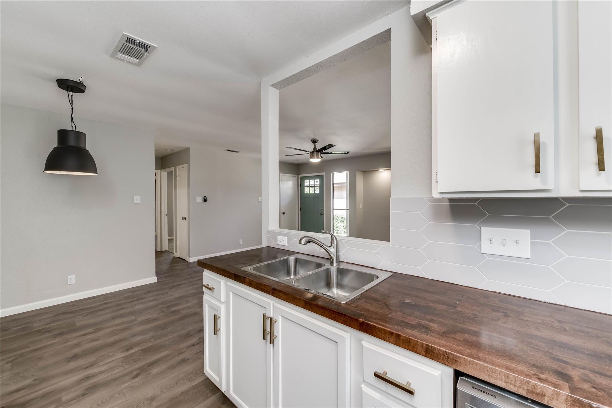 913 Chisholm Cv, Round Rock, TX 78681