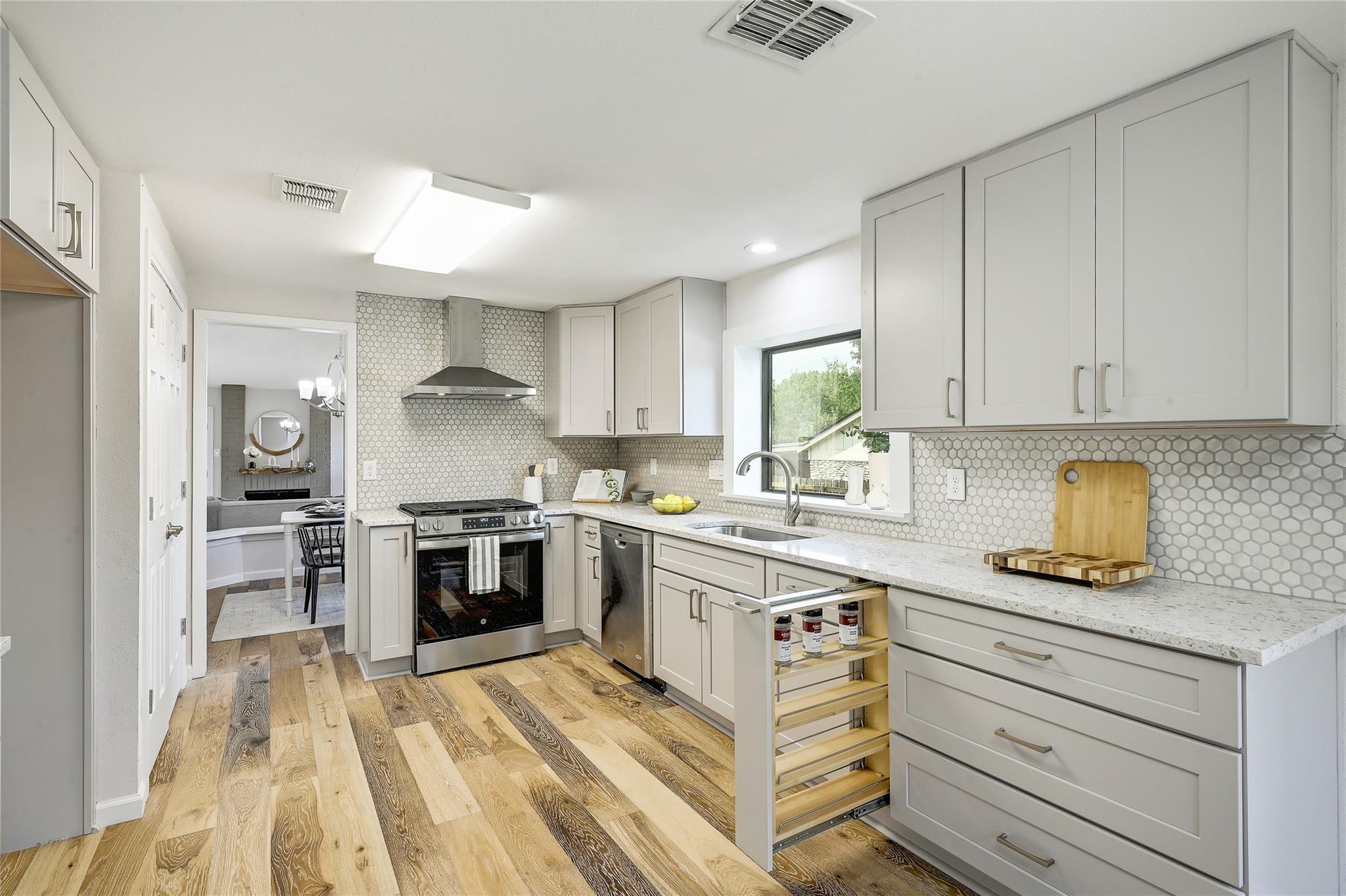 1405 Gracy Dr, Austin, TX 78758