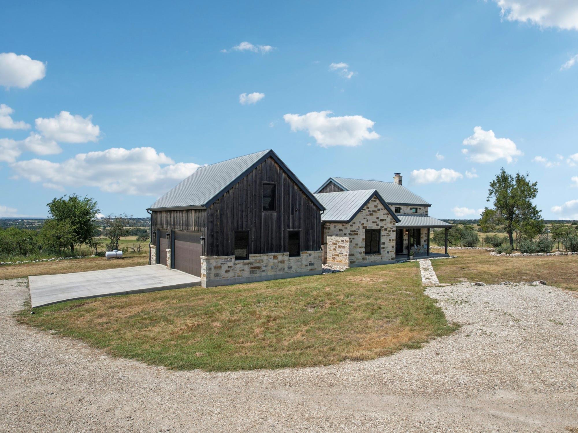 135 Scenic Vista Dr, Fredericksburg, TX 78624