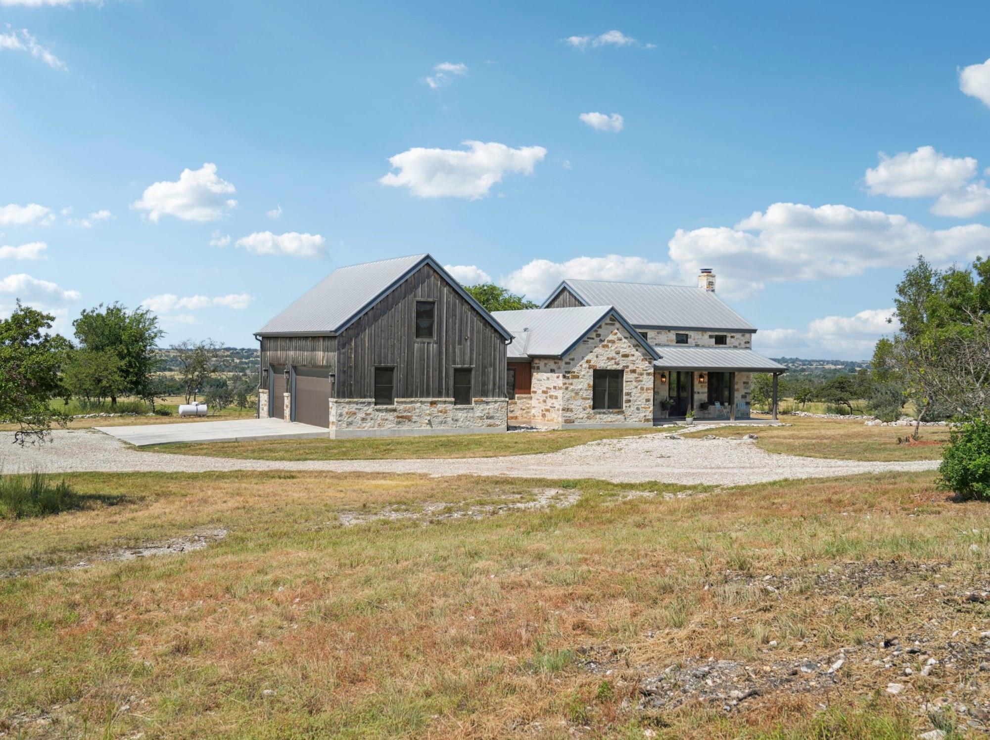 135 Scenic Vista Dr, Fredericksburg, TX 78624