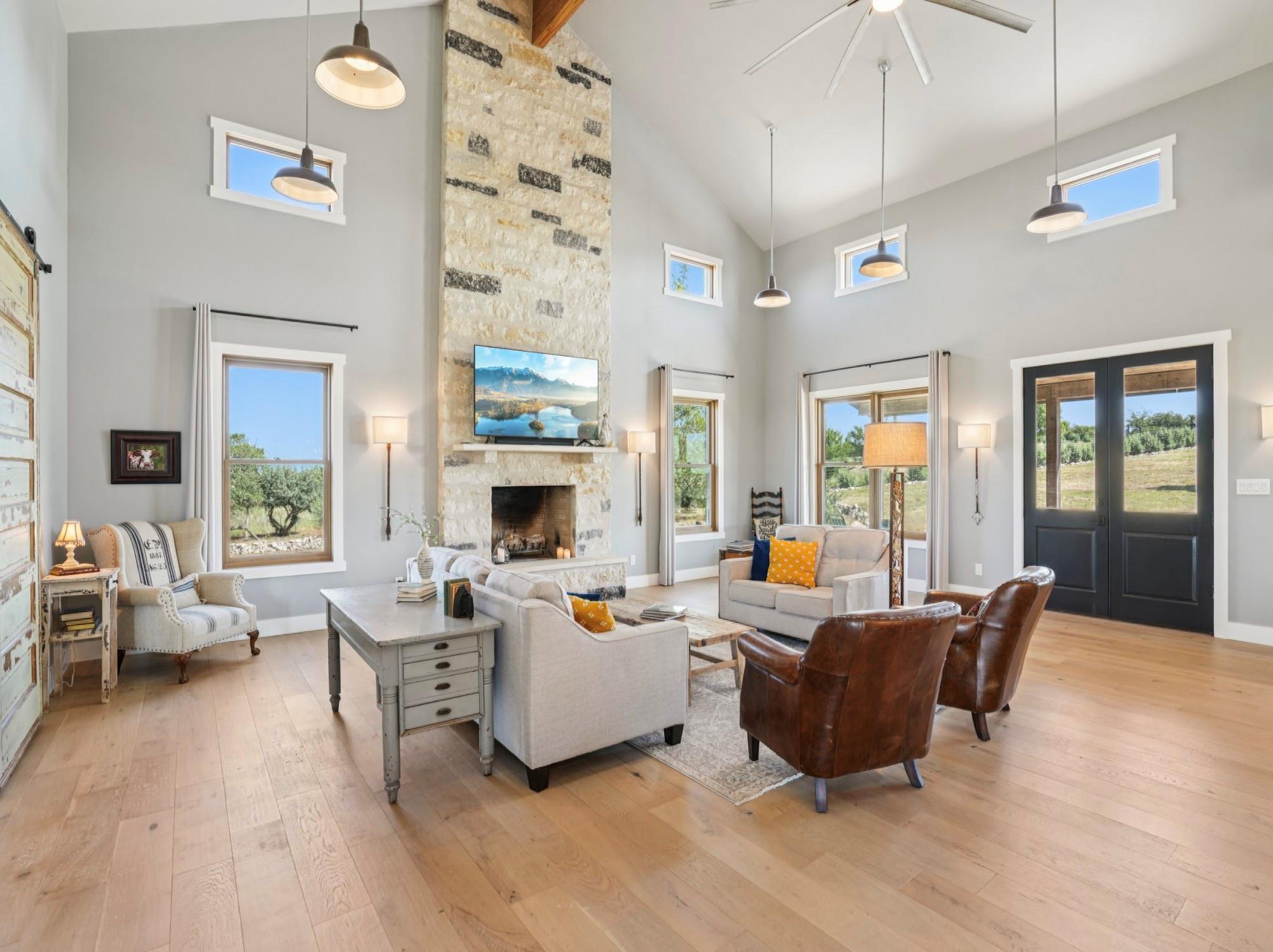 135 Scenic Vista Dr, Fredericksburg, TX 78624