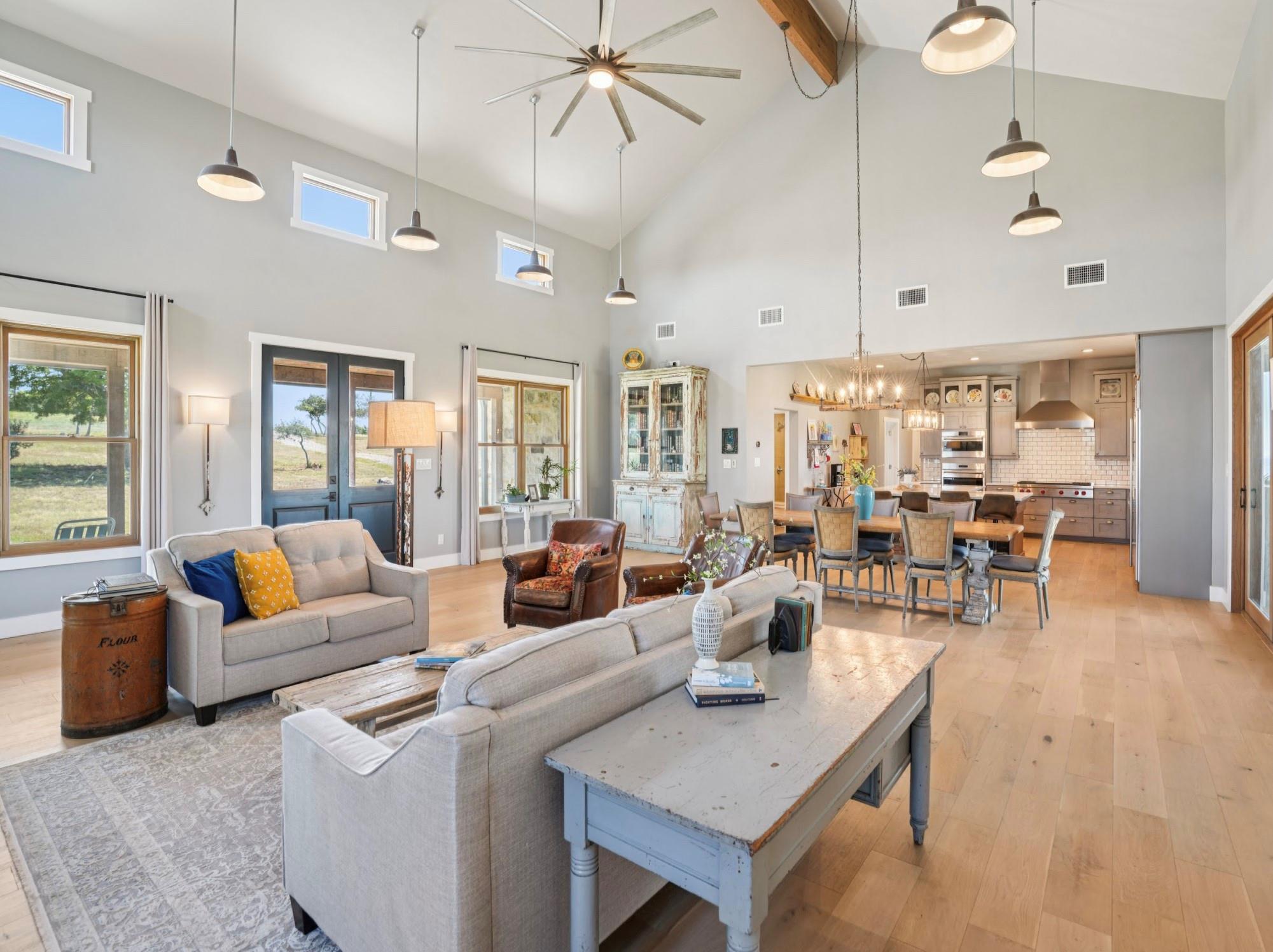 135 Scenic Vista Dr, Fredericksburg, TX 78624