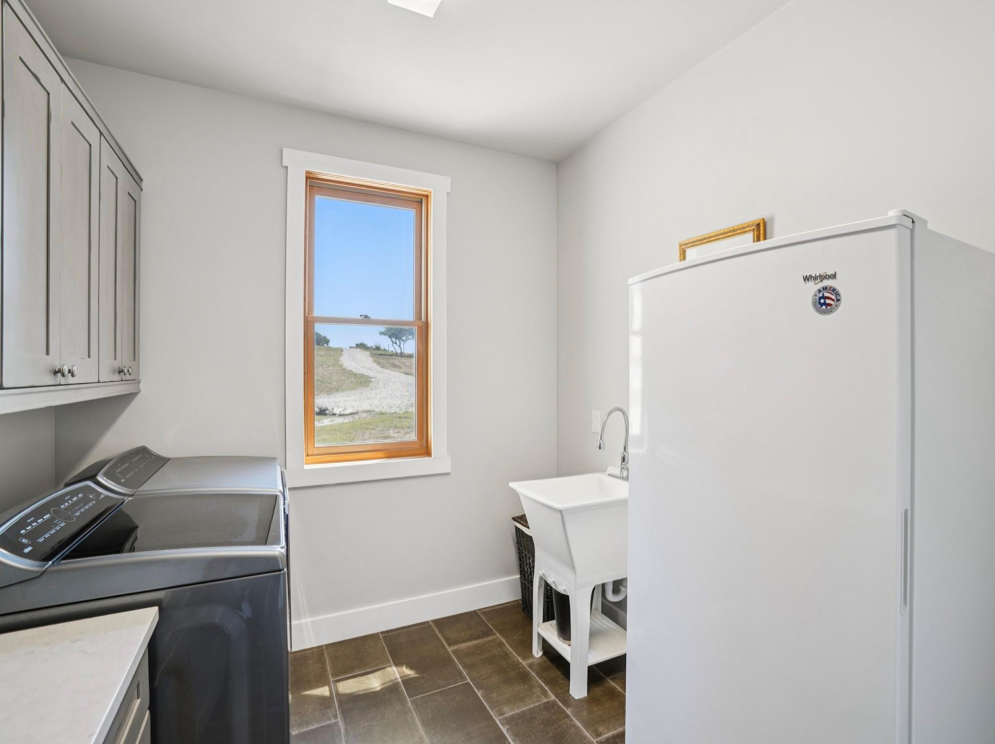 135 Scenic Vista Dr, Fredericksburg, TX 78624