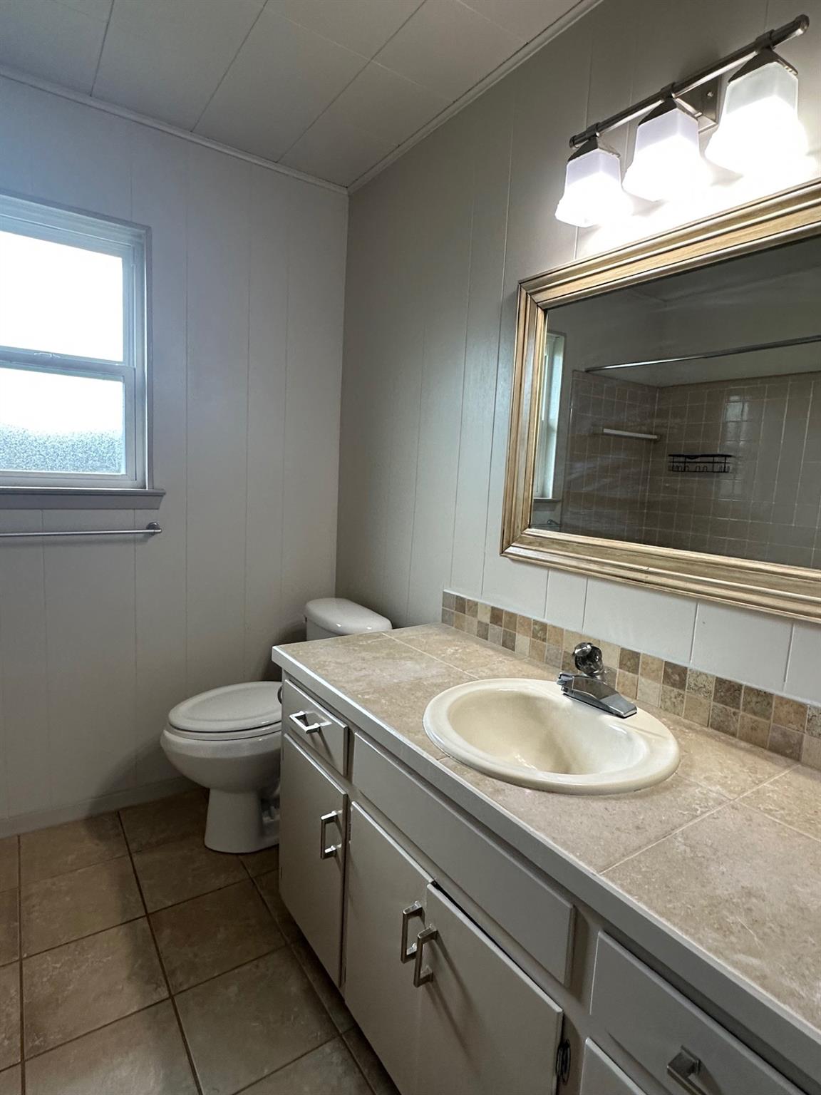 3904 Mountain View Dr, Kingsland, TX 78639