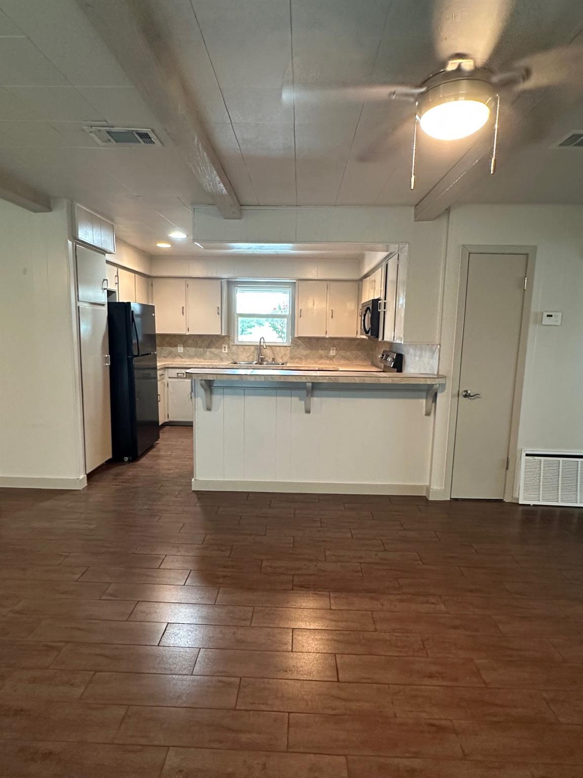 3904 Mountain View Dr, Kingsland, TX 78639