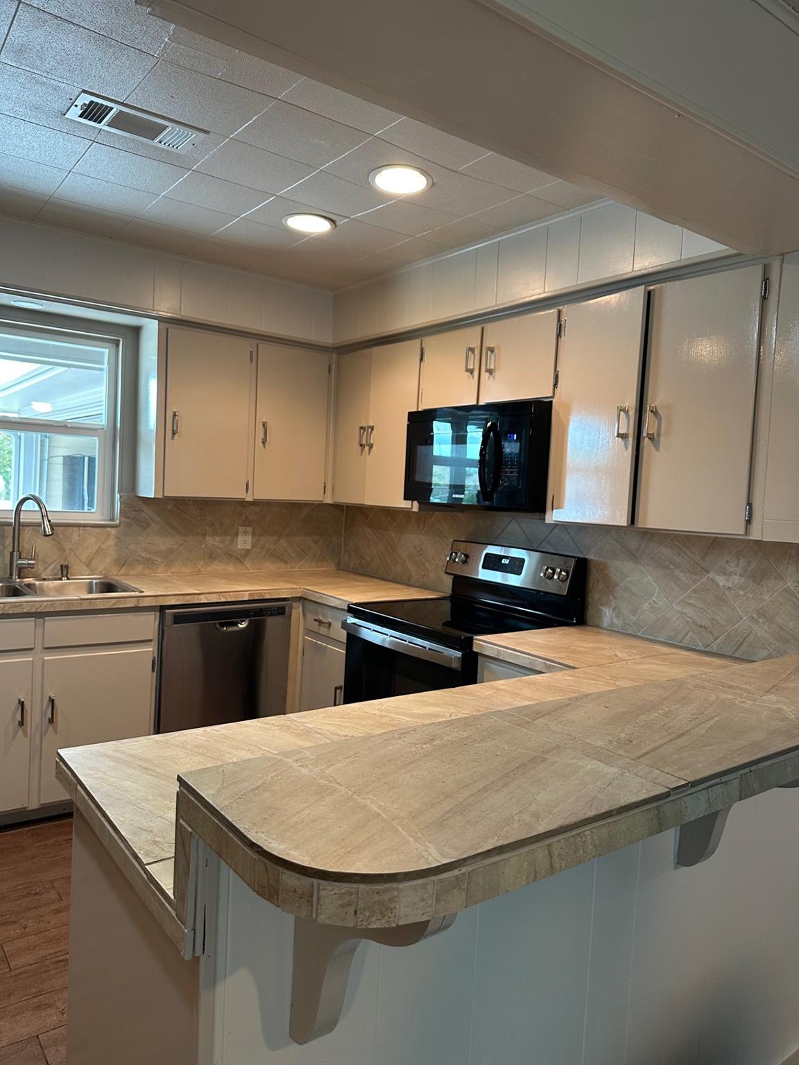 3904 Mountain View Dr, Kingsland, TX 78639