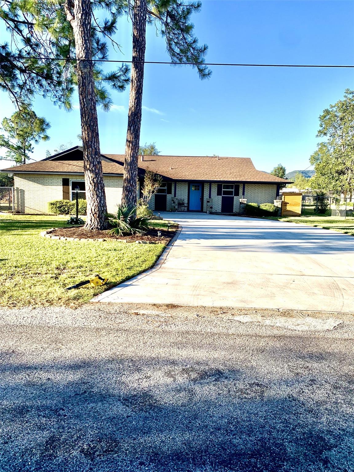 3904 Mountain View Dr, Kingsland, TX 78639