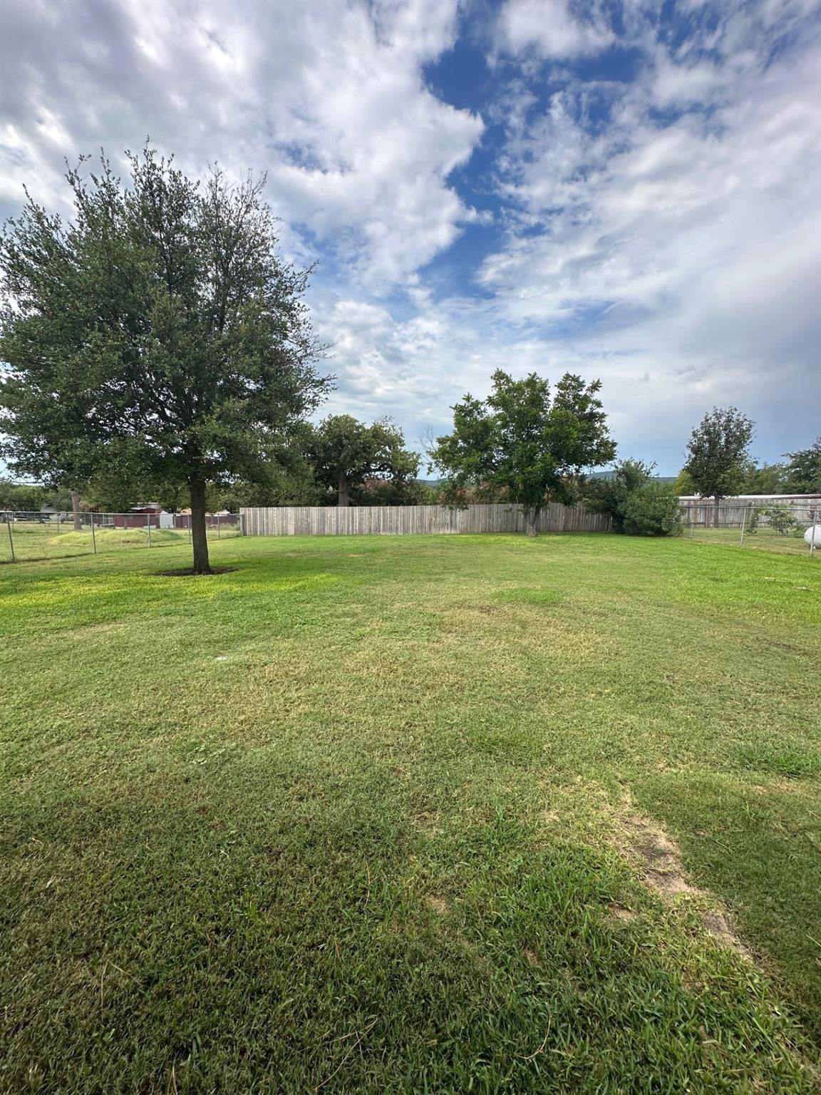 3904 Mountain View Dr, Kingsland, TX 78639