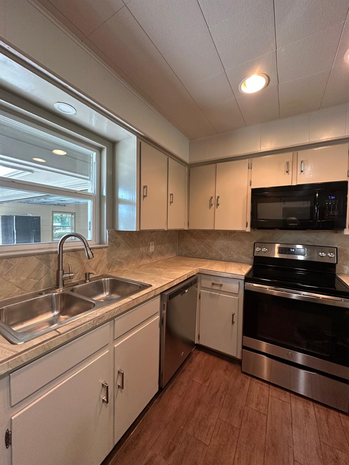 3904 Mountain View Dr, Kingsland, TX 78639