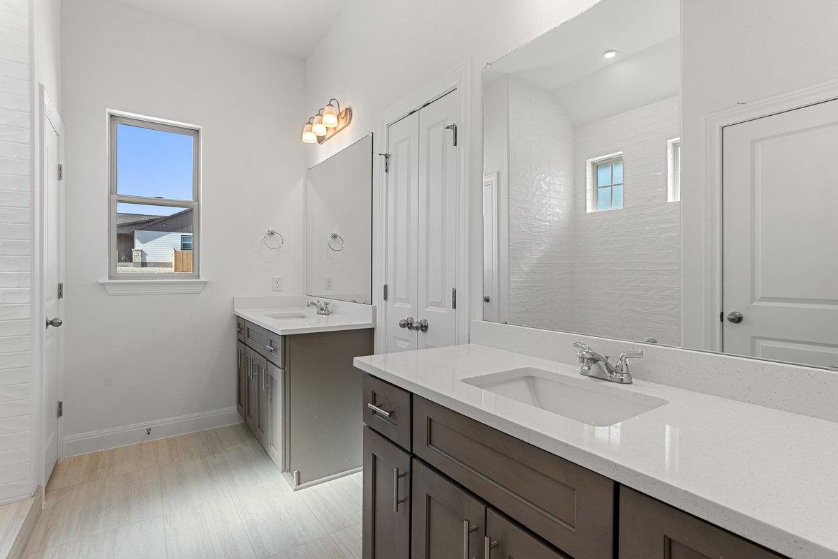 108 Tenny Ln, Kyle, TX 78640