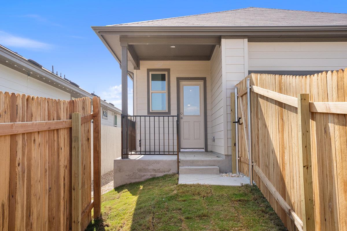 108 Tenny Ln, Kyle, TX 78640