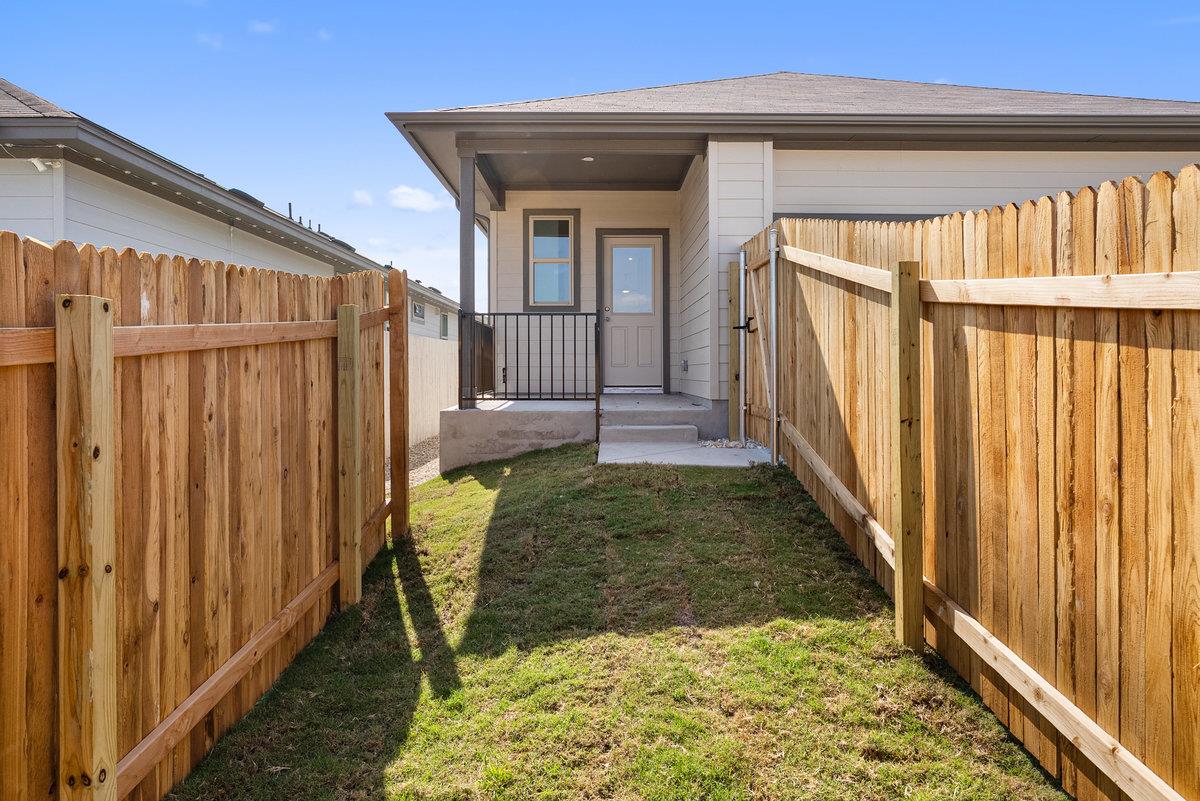 108 Tenny Ln, Kyle, TX 78640