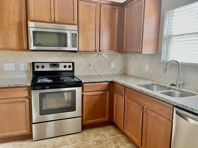 5425 Falling Leaf Ln, Austin, TX 78744