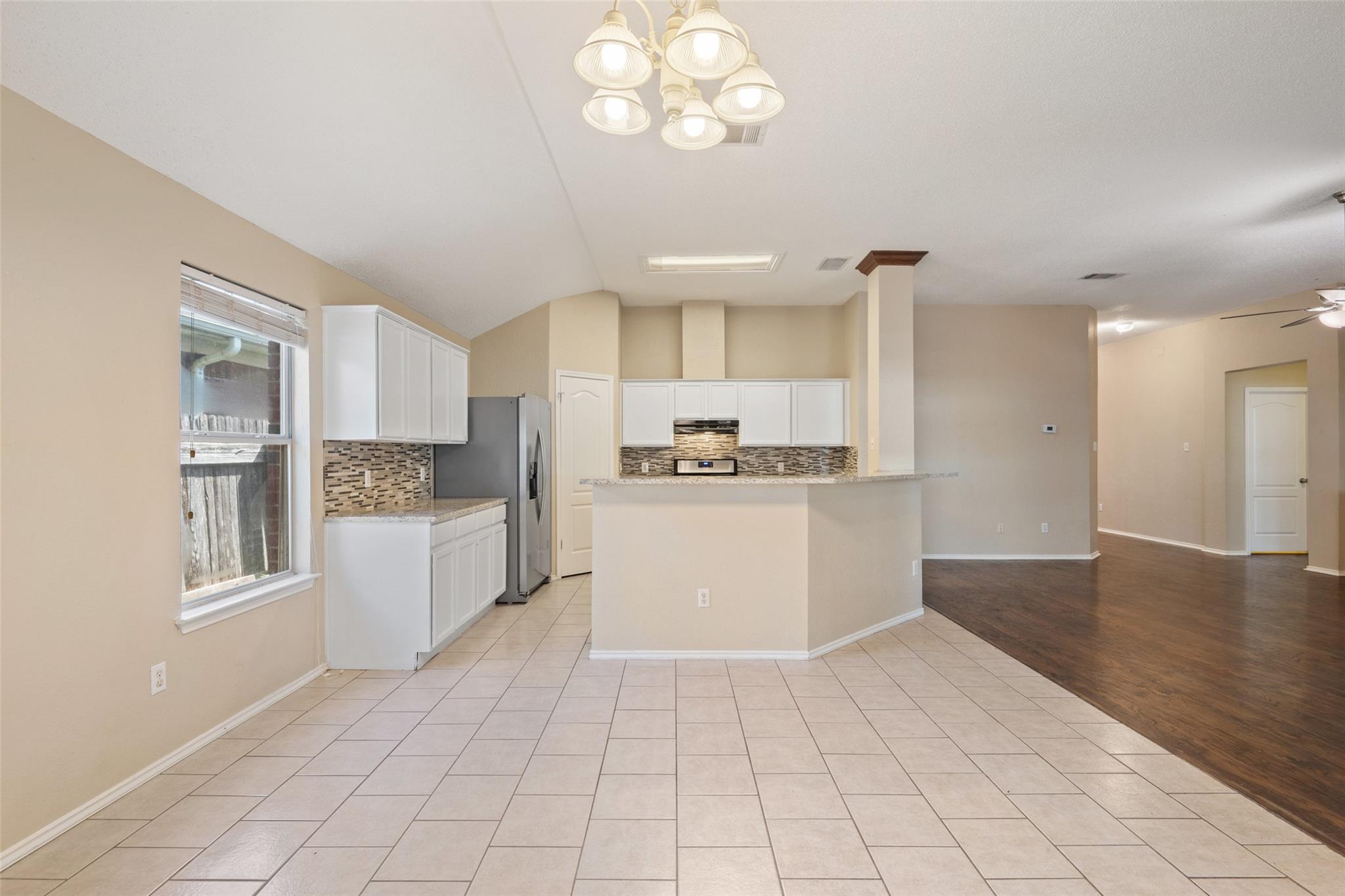 1008 NE Chippewa St, Round Rock, TX 78665