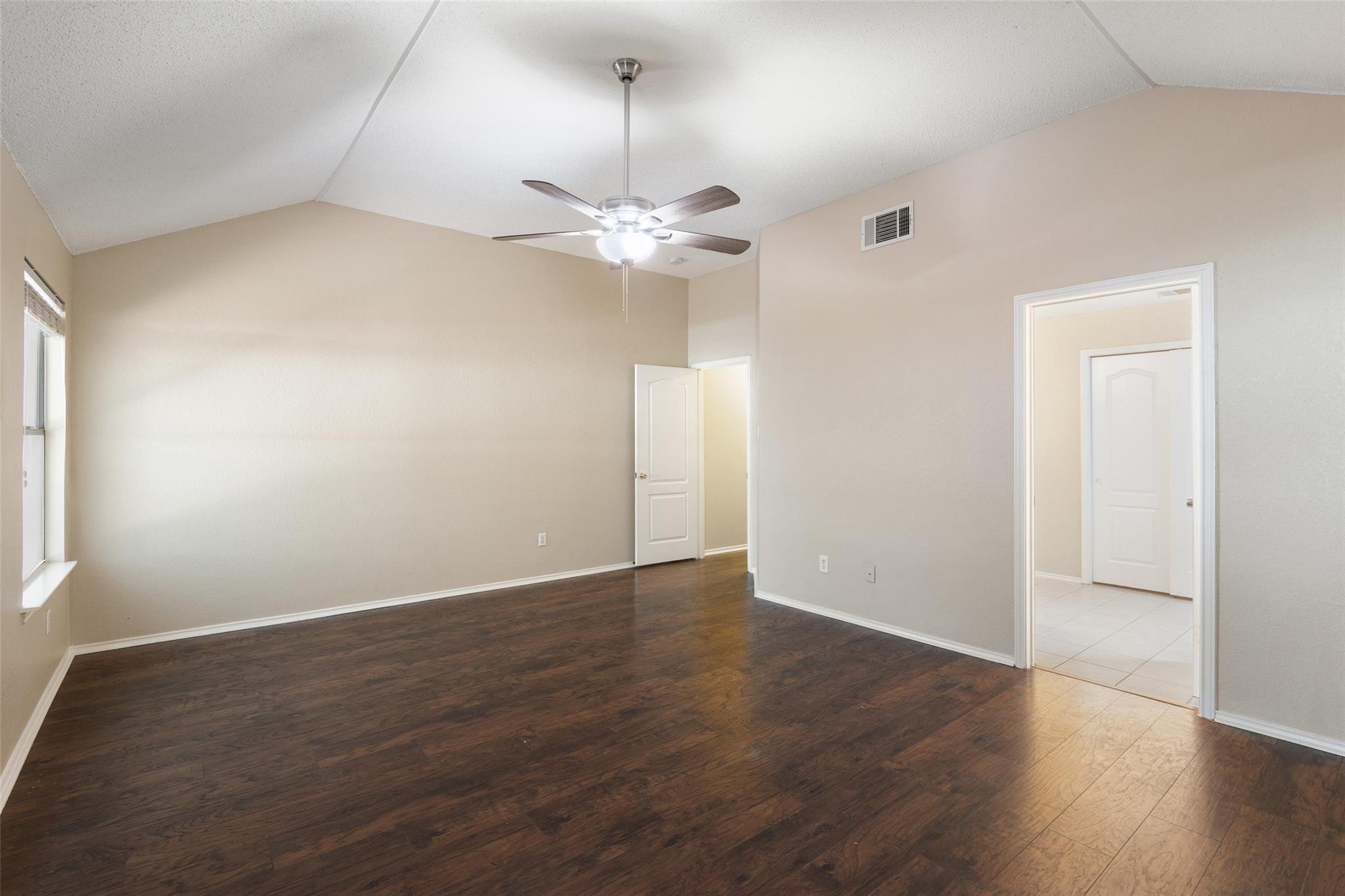 1008 NE Chippewa St, Round Rock, TX 78665