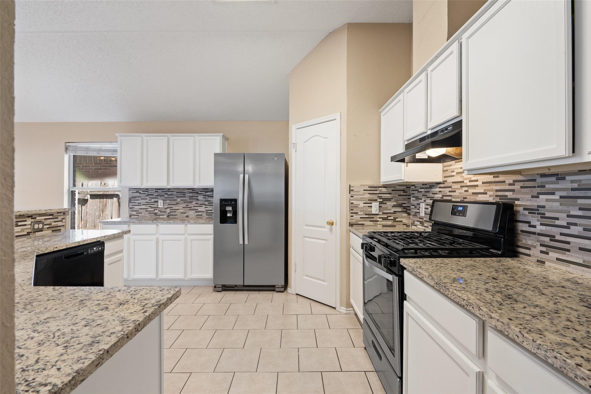 1008 NE Chippewa St, Round Rock, TX 78665