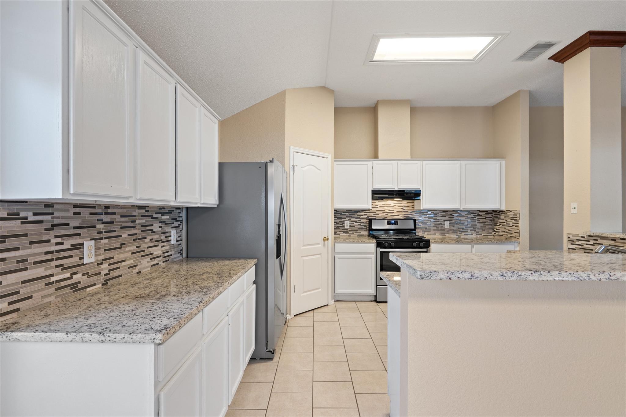 1008 NE Chippewa St, Round Rock, TX 78665