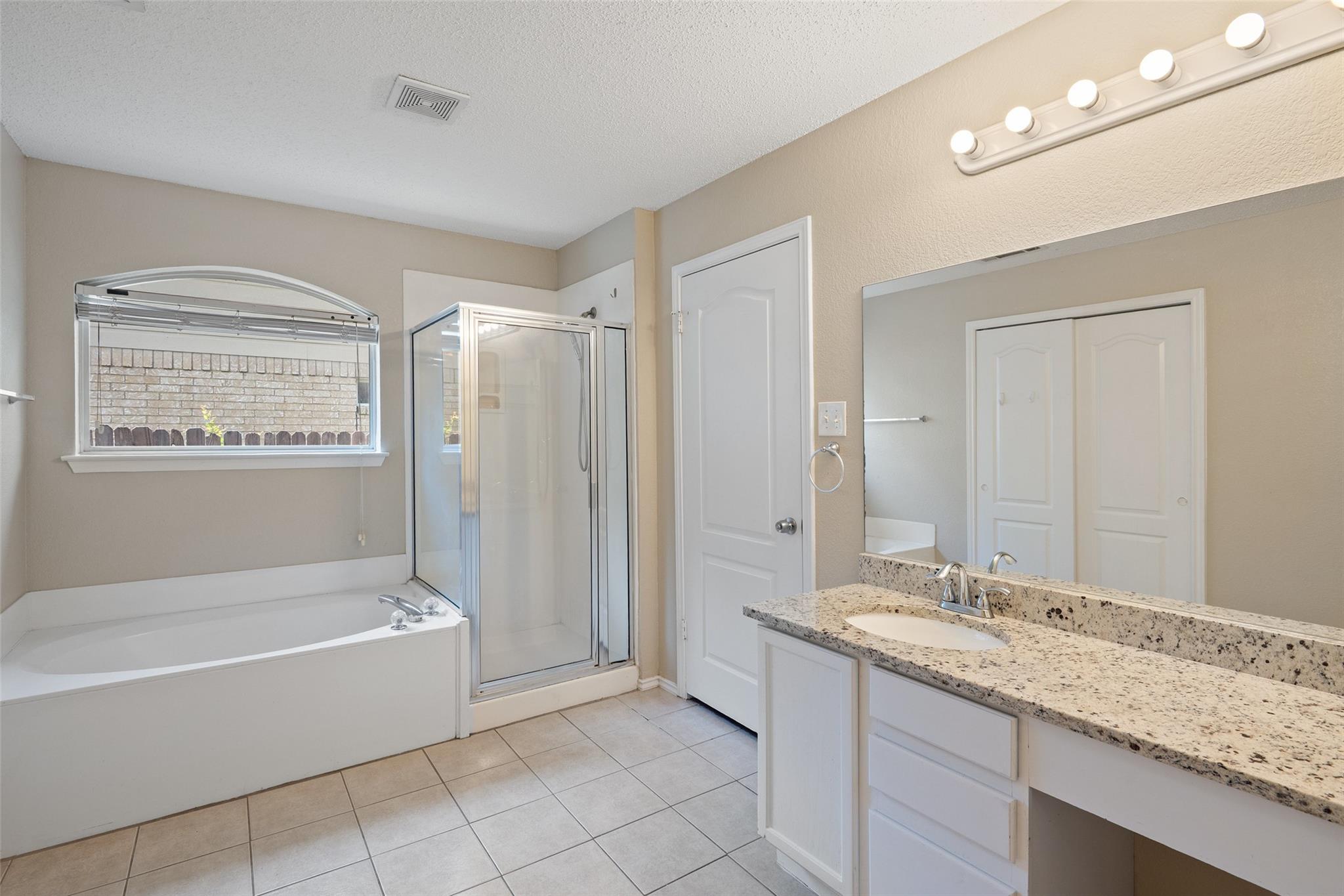 1008 NE Chippewa St, Round Rock, TX 78665