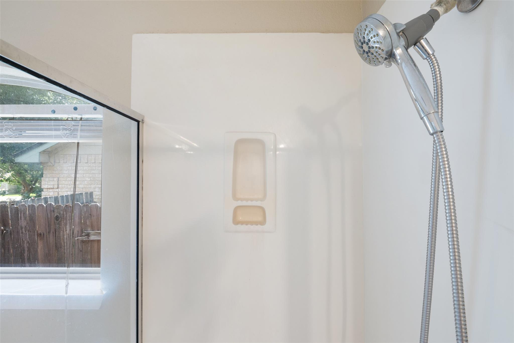 1008 NE Chippewa St, Round Rock, TX 78665