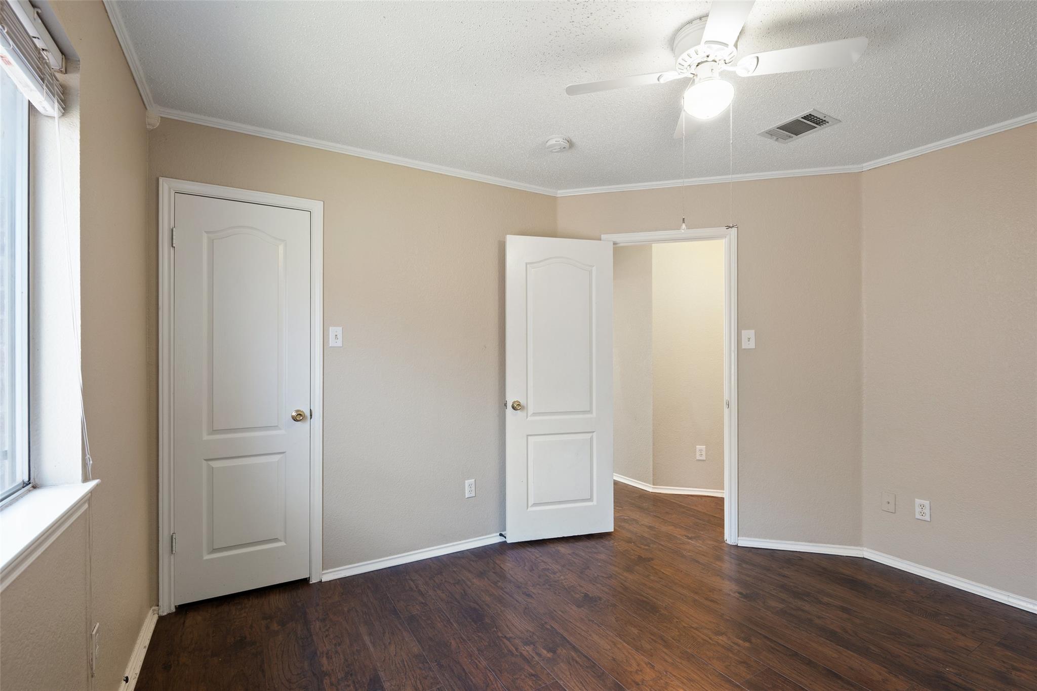 1008 NE Chippewa St, Round Rock, TX 78665