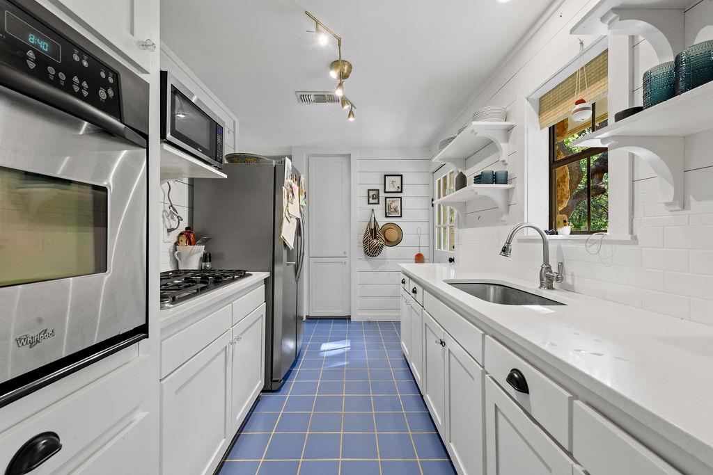 202 Leveritts Loop, Wimberley, TX 78676