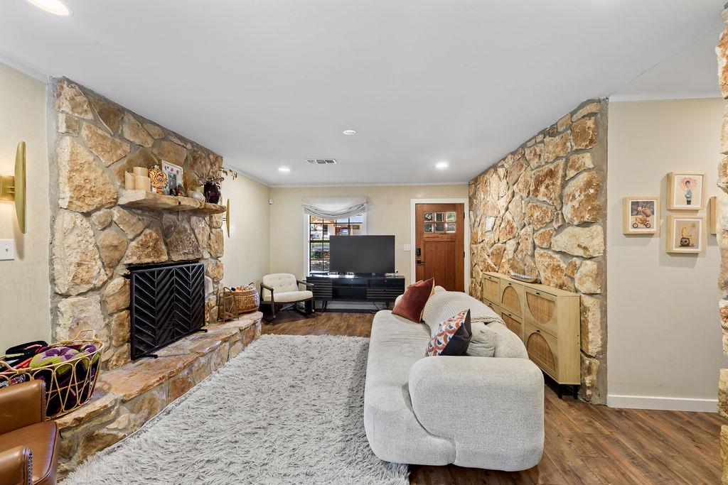 202 Leveritts Loop, Wimberley, TX 78676