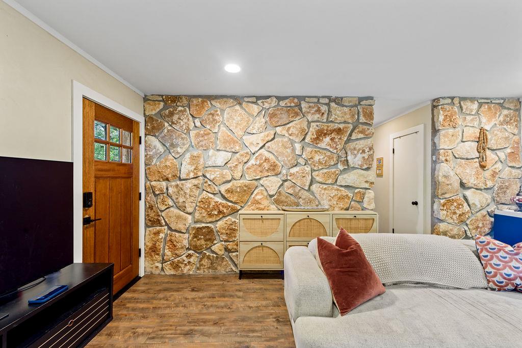 202 Leveritts Loop, Wimberley, TX 78676