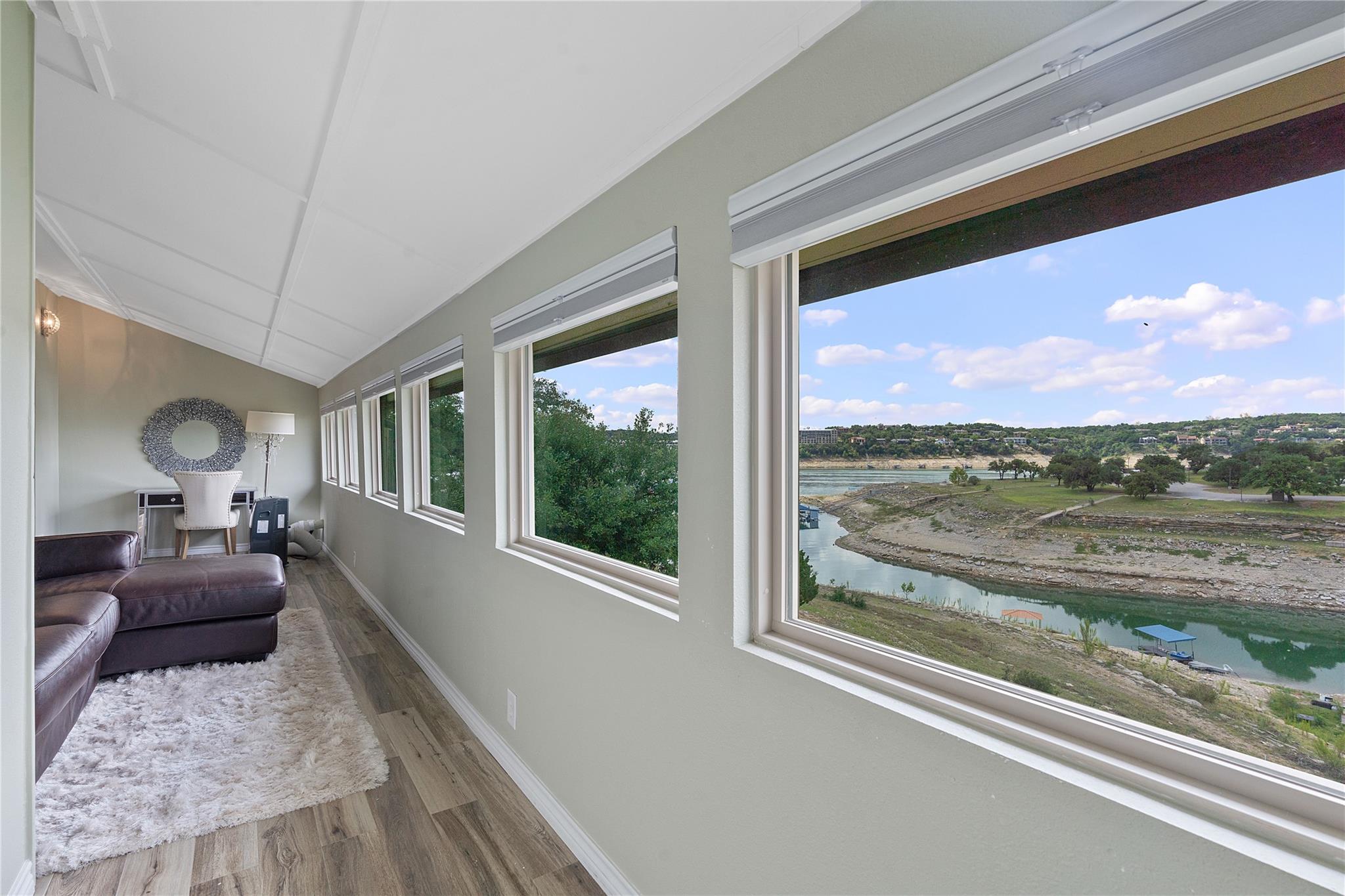 287 Venture Blvd, Point Venture, TX 78645