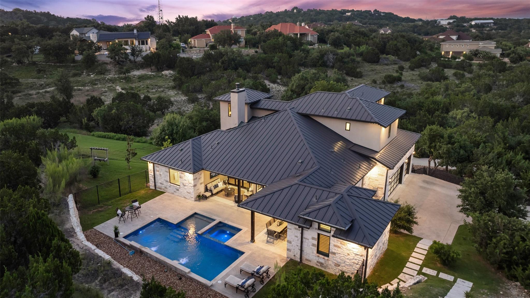 4746 R O Dr, Spicewood, TX 78669