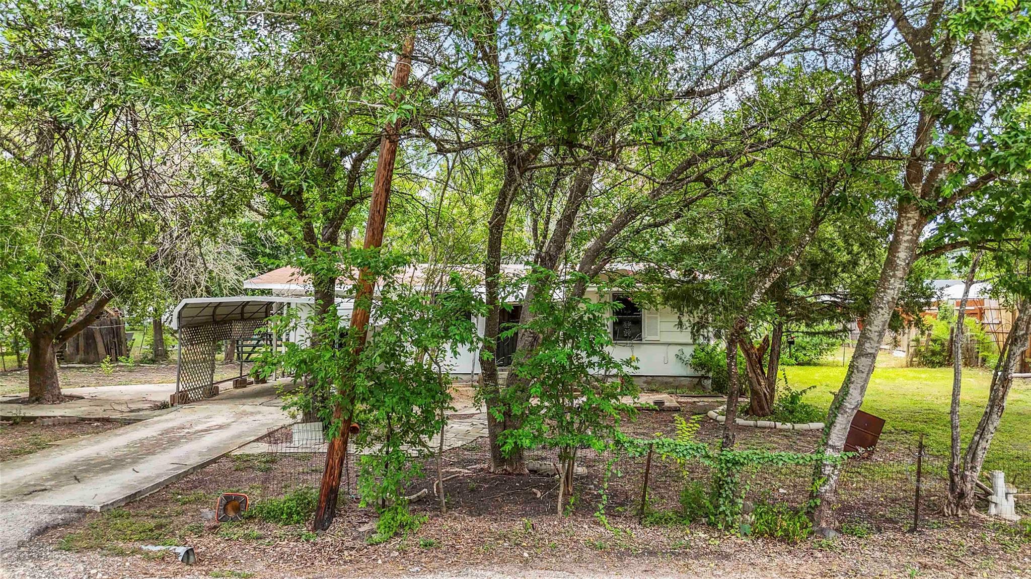 137 Columbia Cir, San Marcos, TX 78666