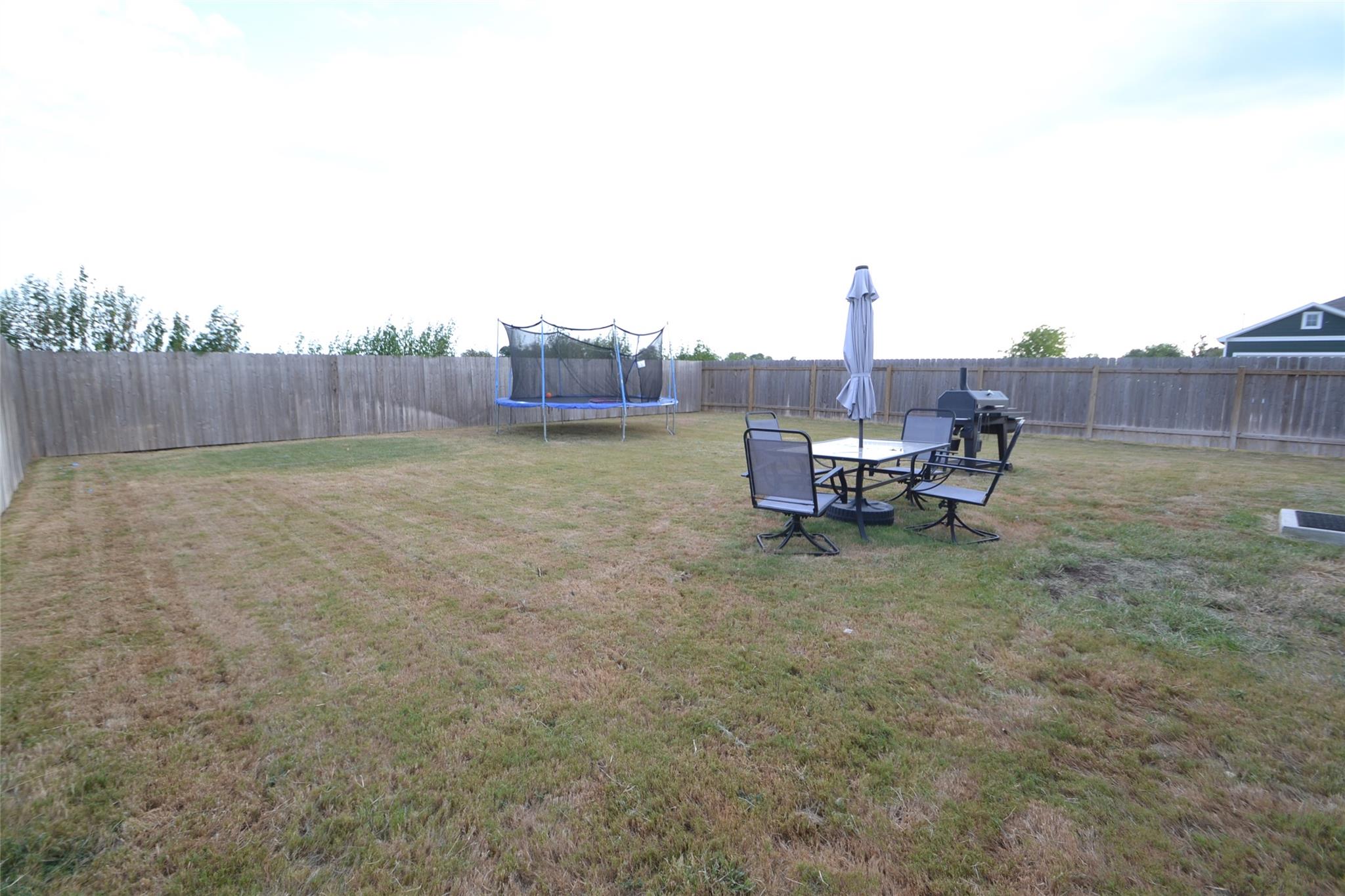 600 Clear Sky Dr, Lockhart, TX 78644