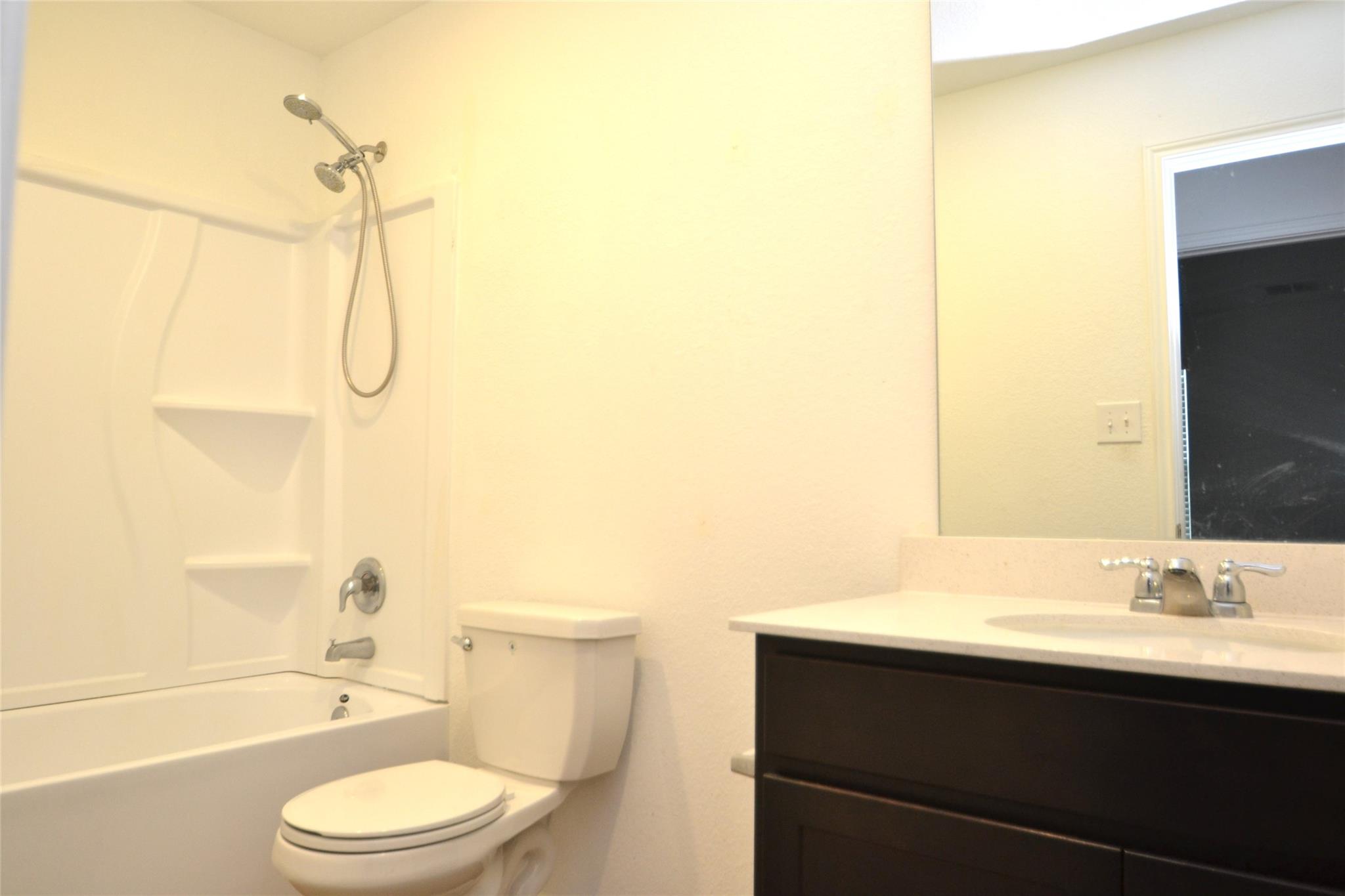 600 Clear Sky Dr, Lockhart, TX 78644