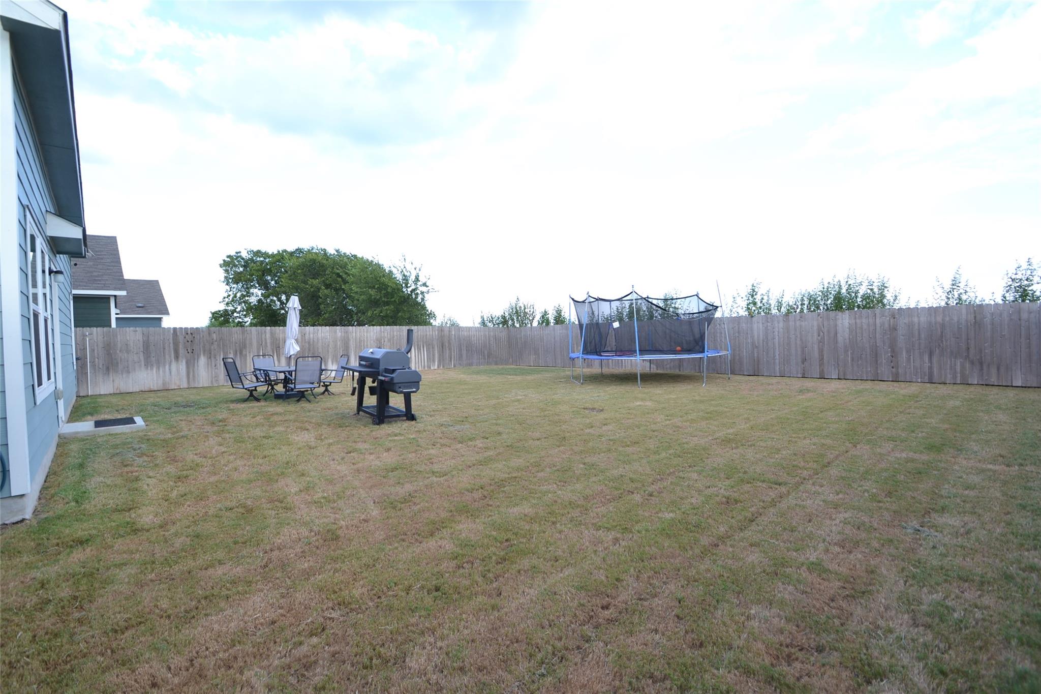 600 Clear Sky Dr, Lockhart, TX 78644