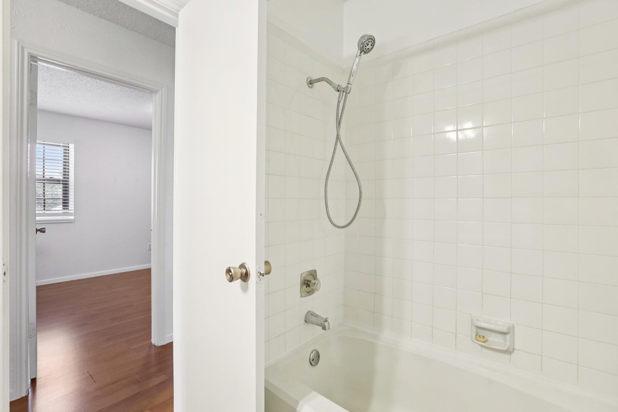 1300 Tuxford Cv, Austin, TX 78753