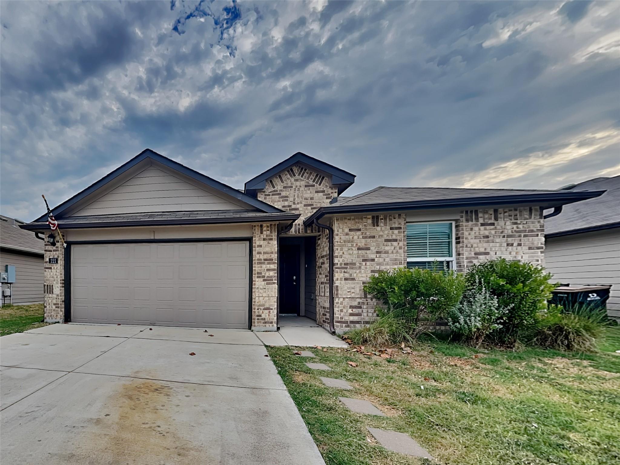 221 Dylan Dr, San Marcos, TX 78666