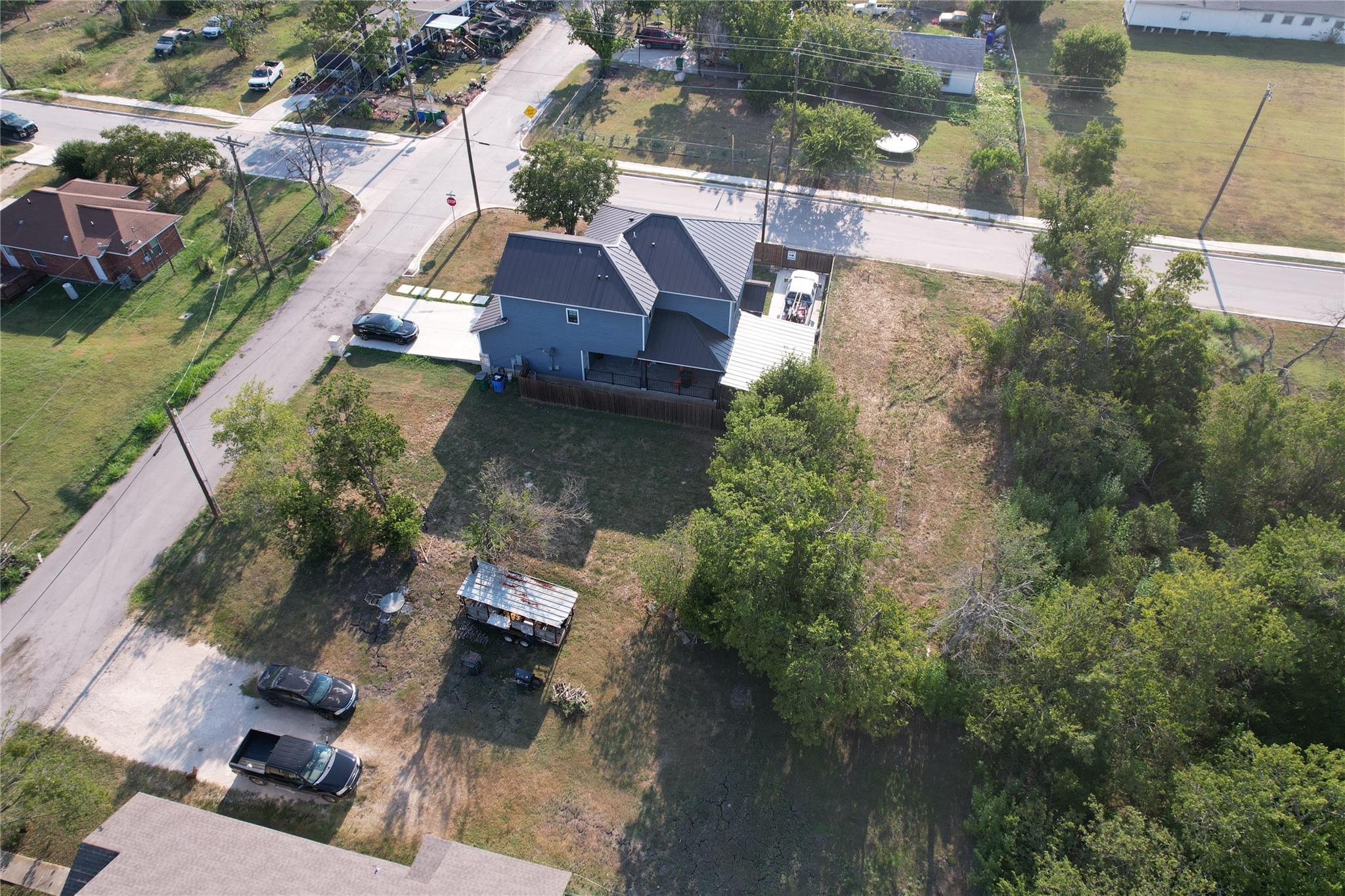 208 Robinson St, Taylor, TX 76574