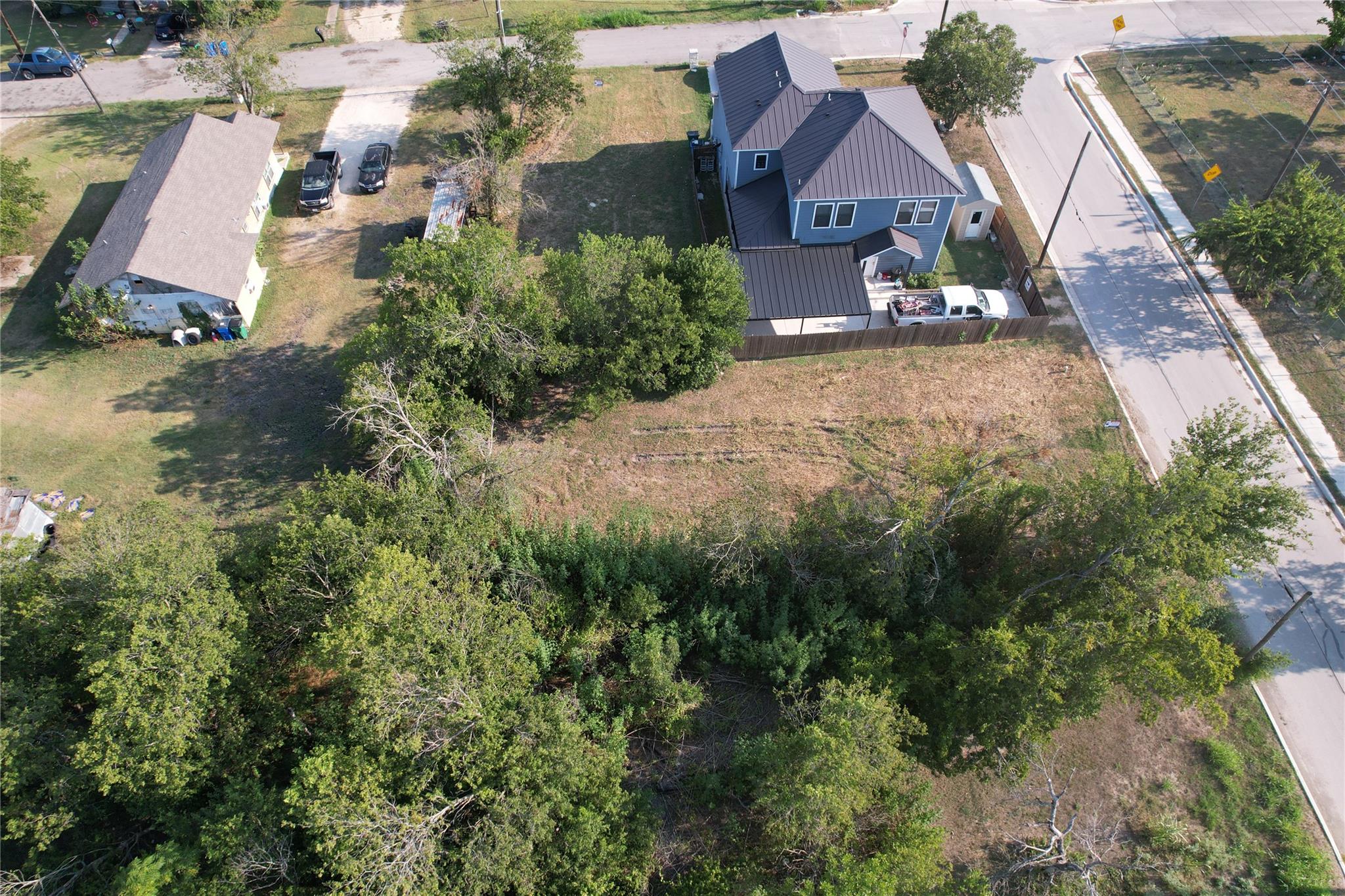 208 Robinson St, Taylor, TX 76574