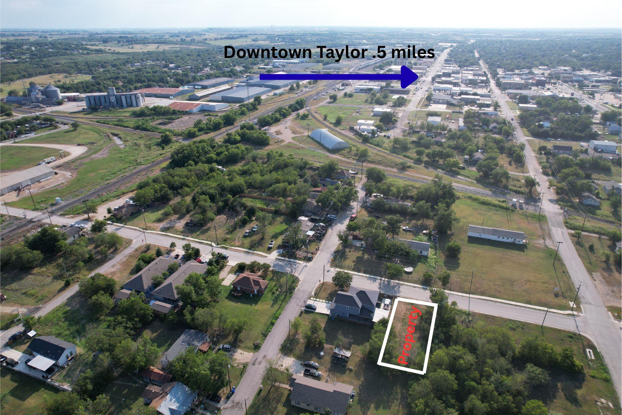208 Robinson St, Taylor, TX 76574
