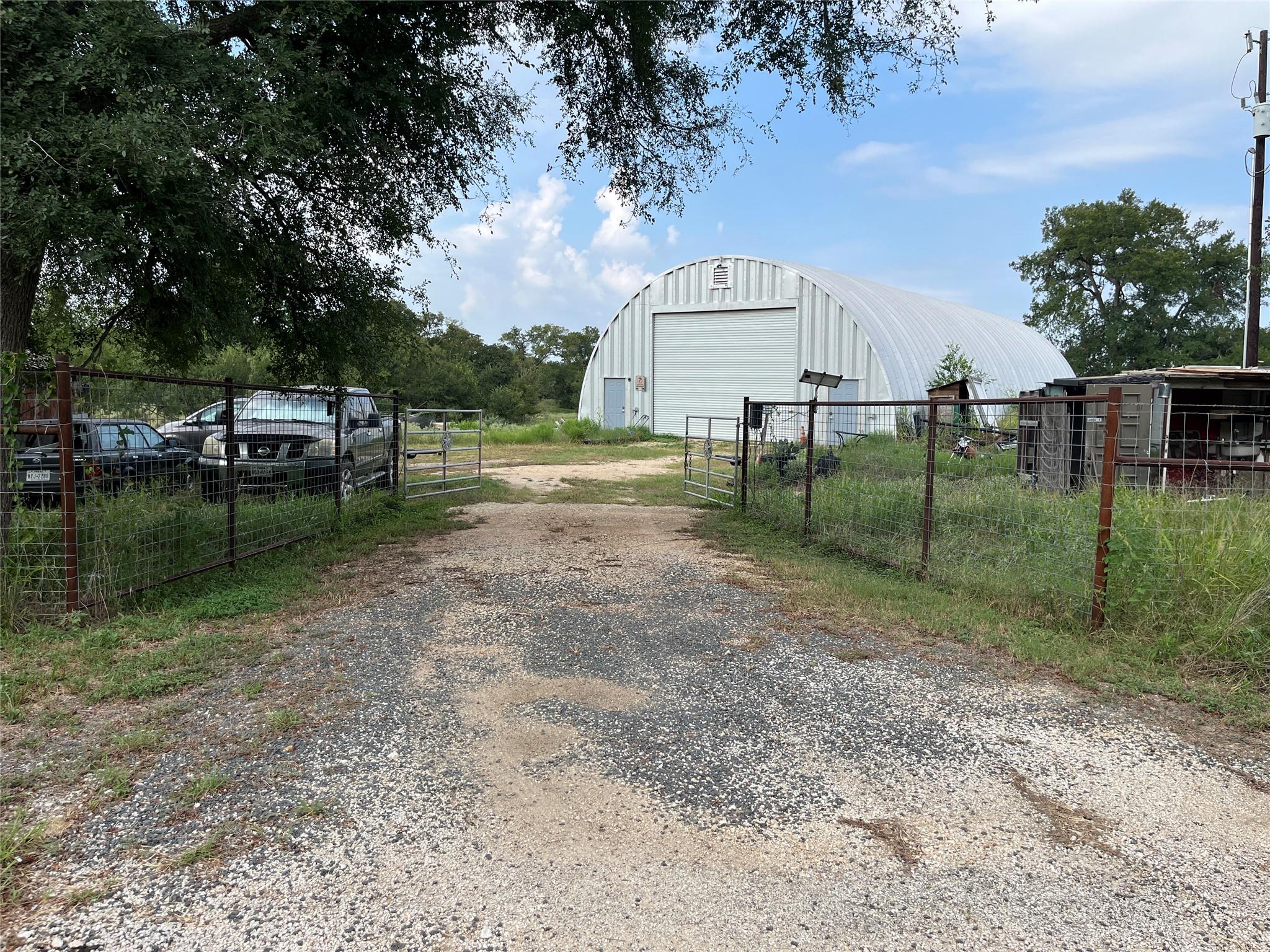 2130 County Line Rd, Dale, TX 78616