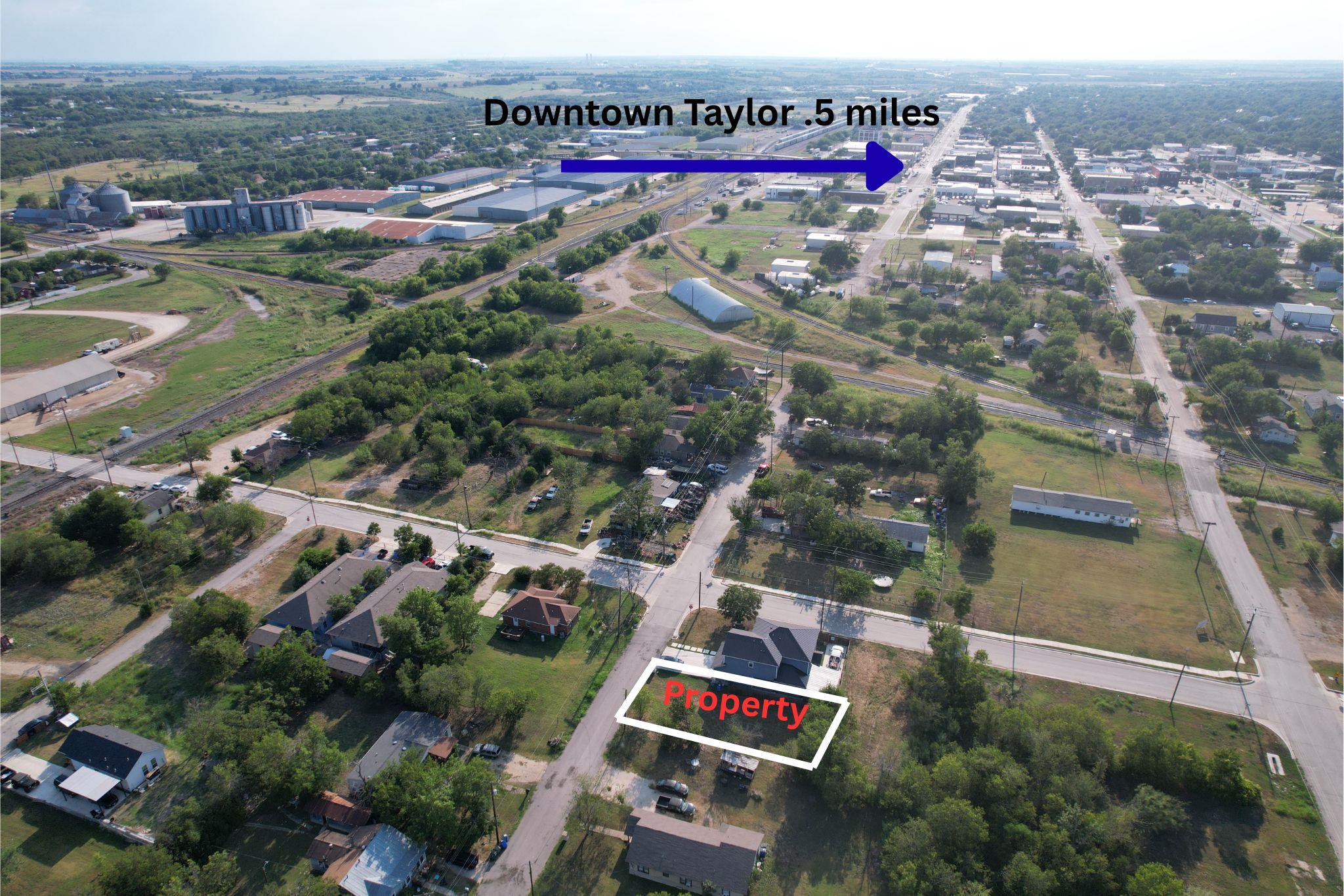 805 E 2nd St, Taylor, TX 76574