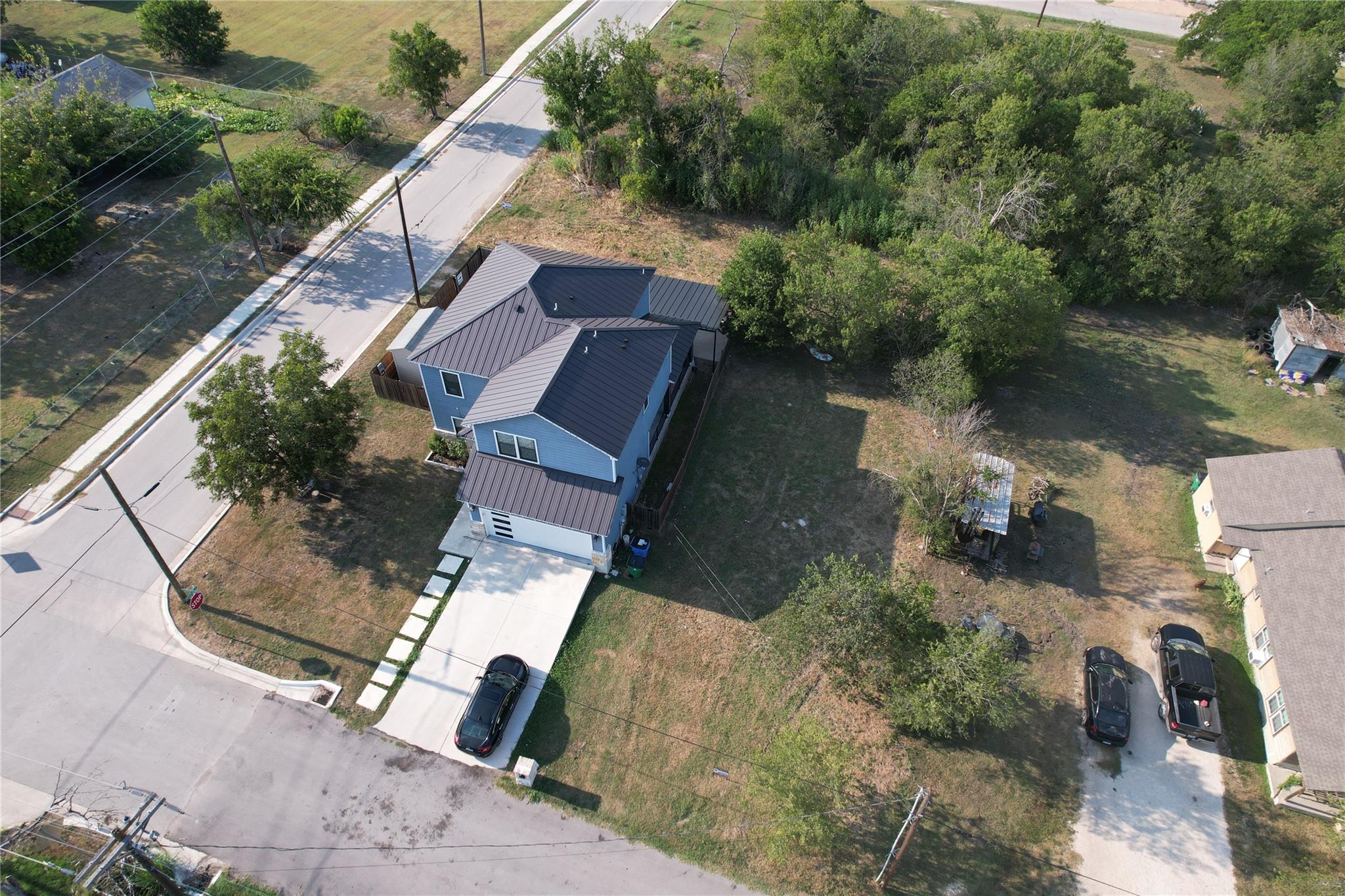 805 E 2nd St, Taylor, TX 76574