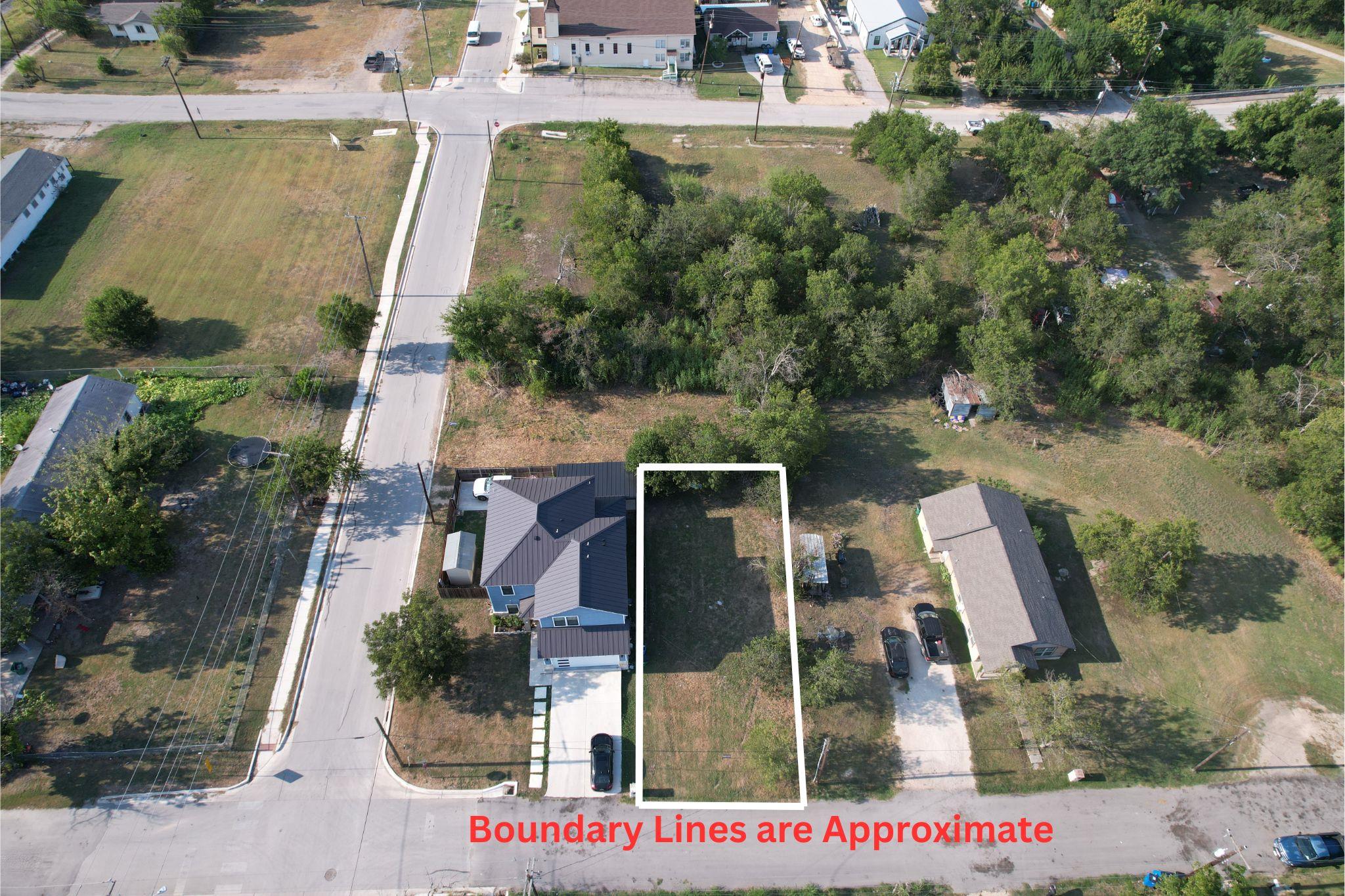 805 E 2nd St, Taylor, TX 76574