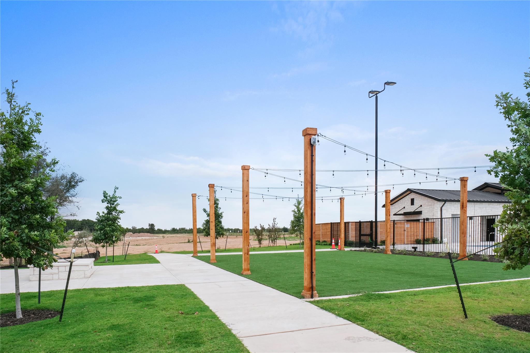 323 Tolo Dr, Elgin, TX 78621