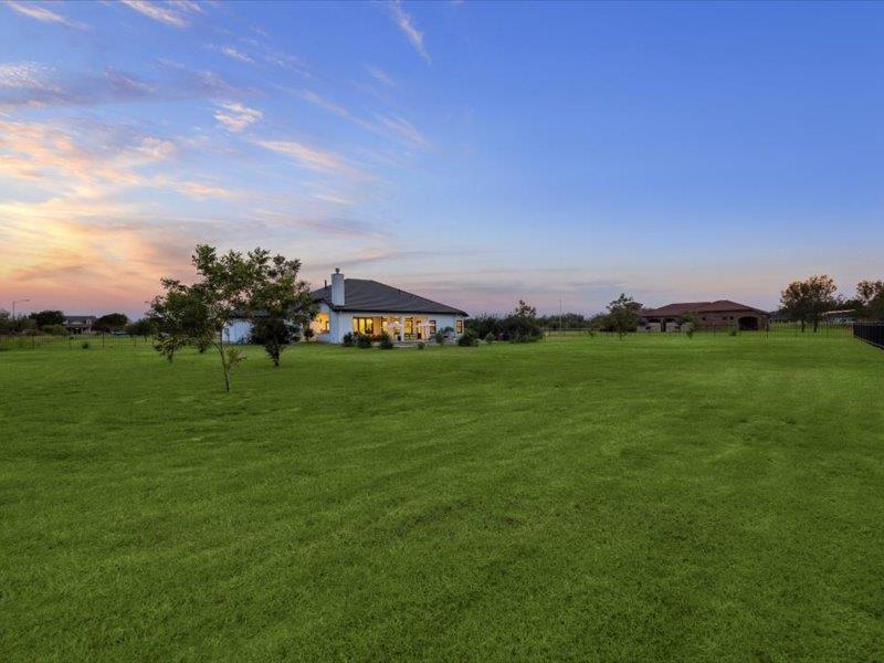 106 Colorado Blf, Cedar Creek, TX 78612